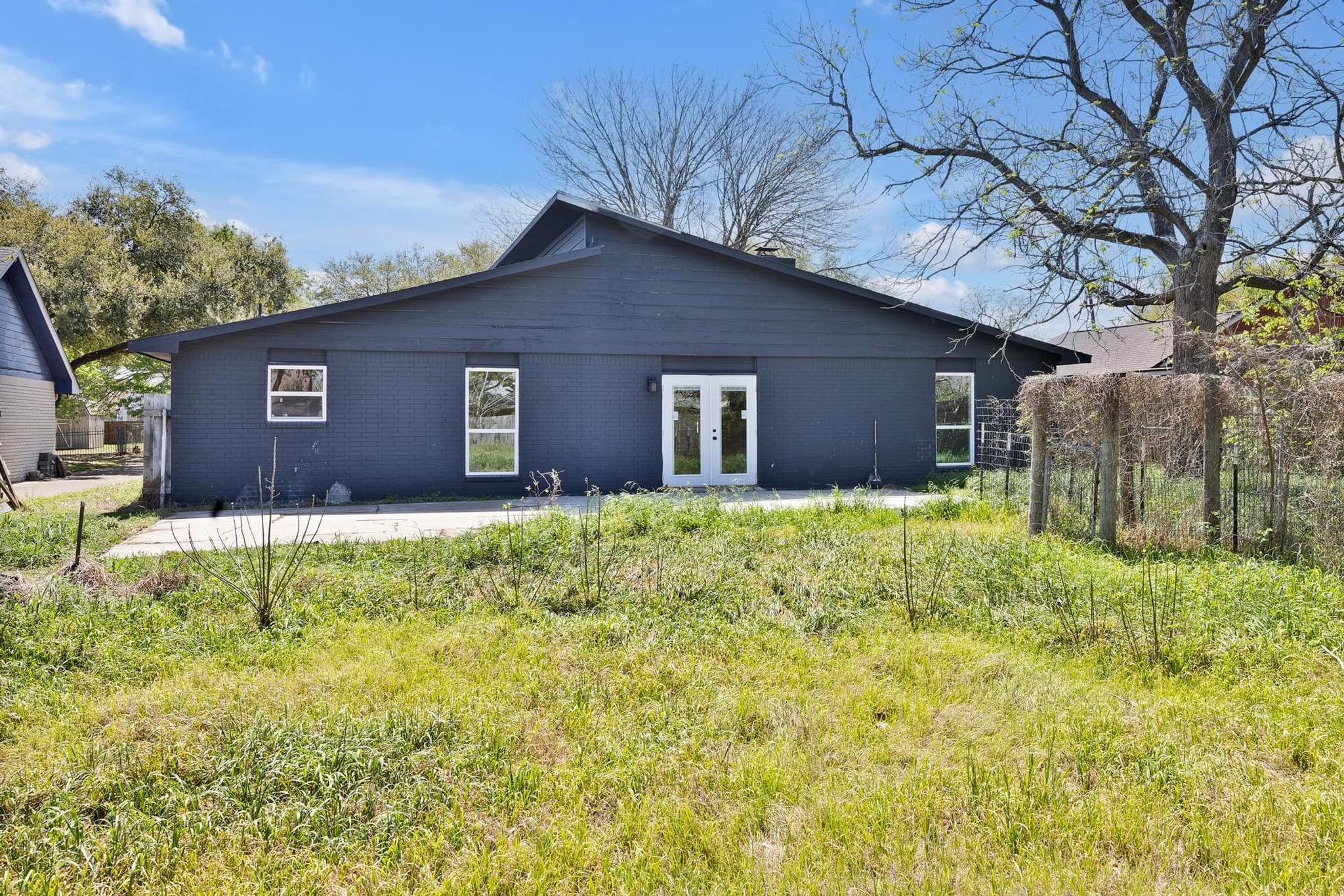 1005 Bowie St Property Photo 17