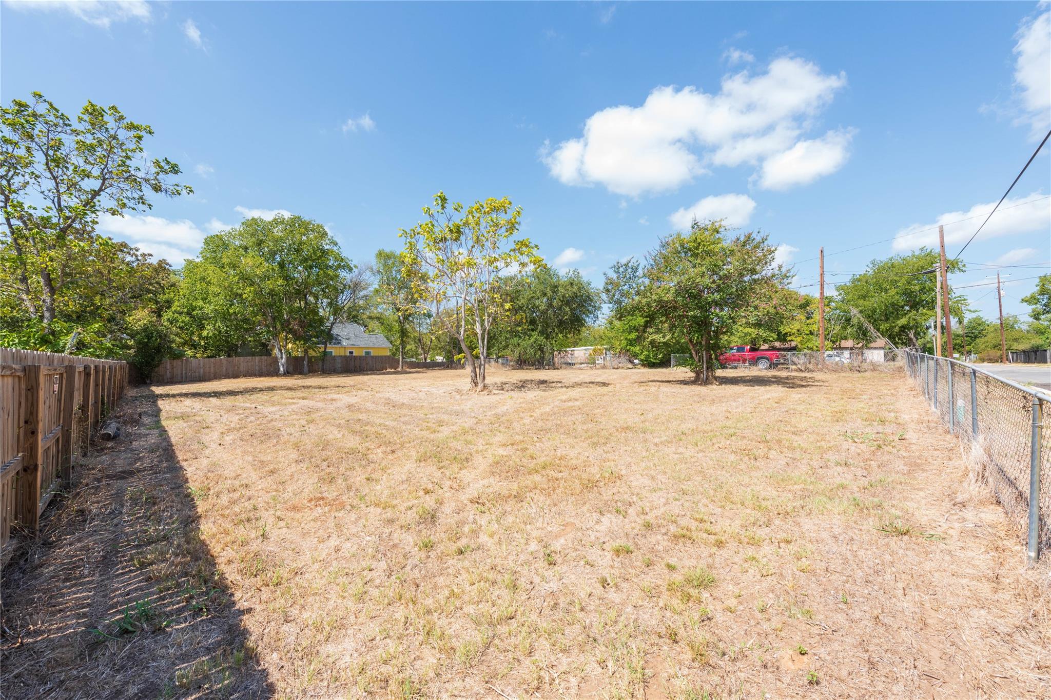 1602 Cummings St Property Photo 12