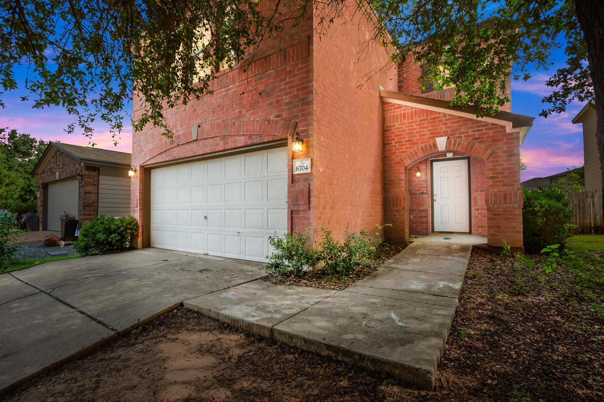 6704 Walkup Ln Property Photo 1