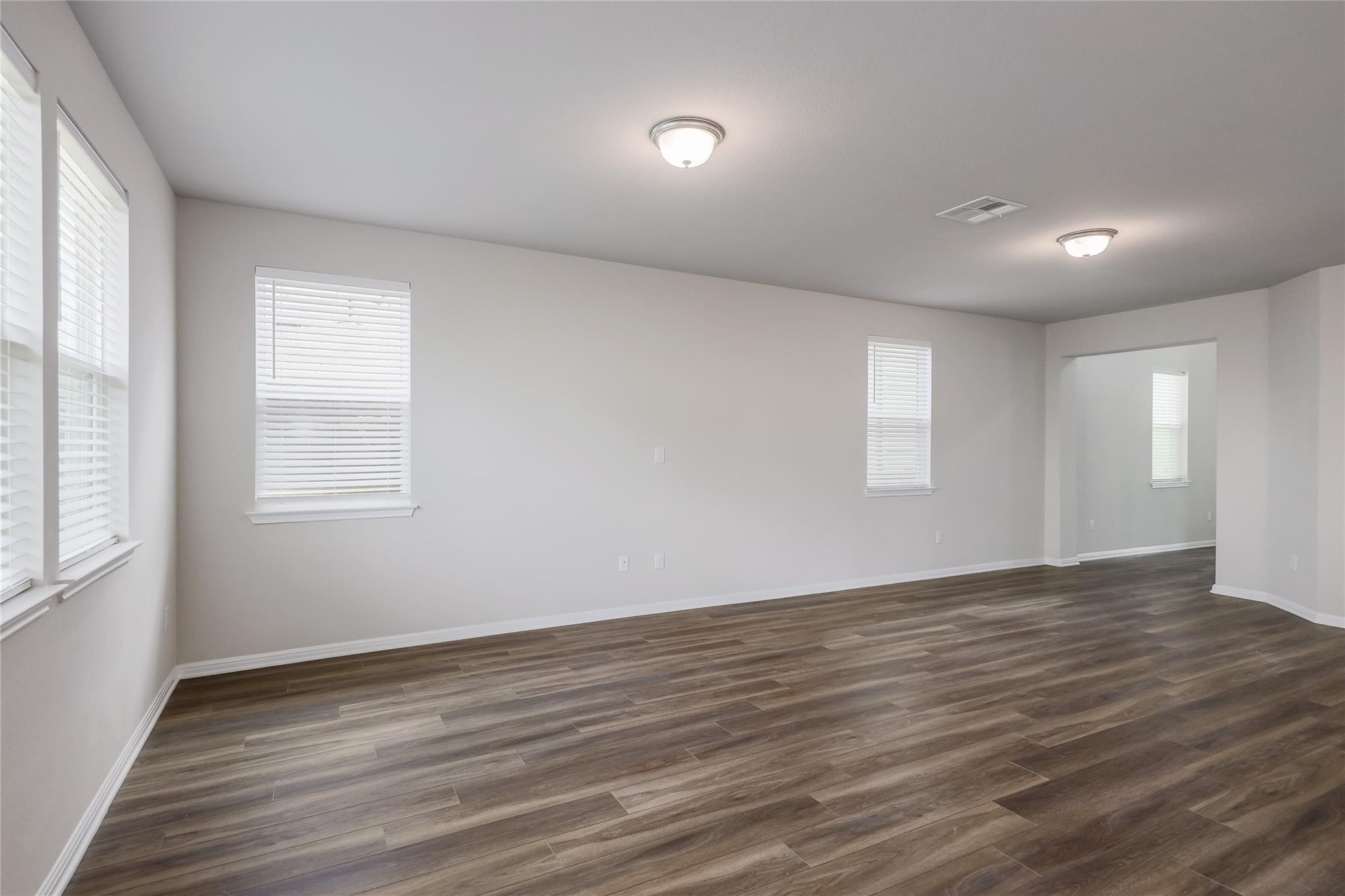 10702 Sentinel Dr Property Photo 8