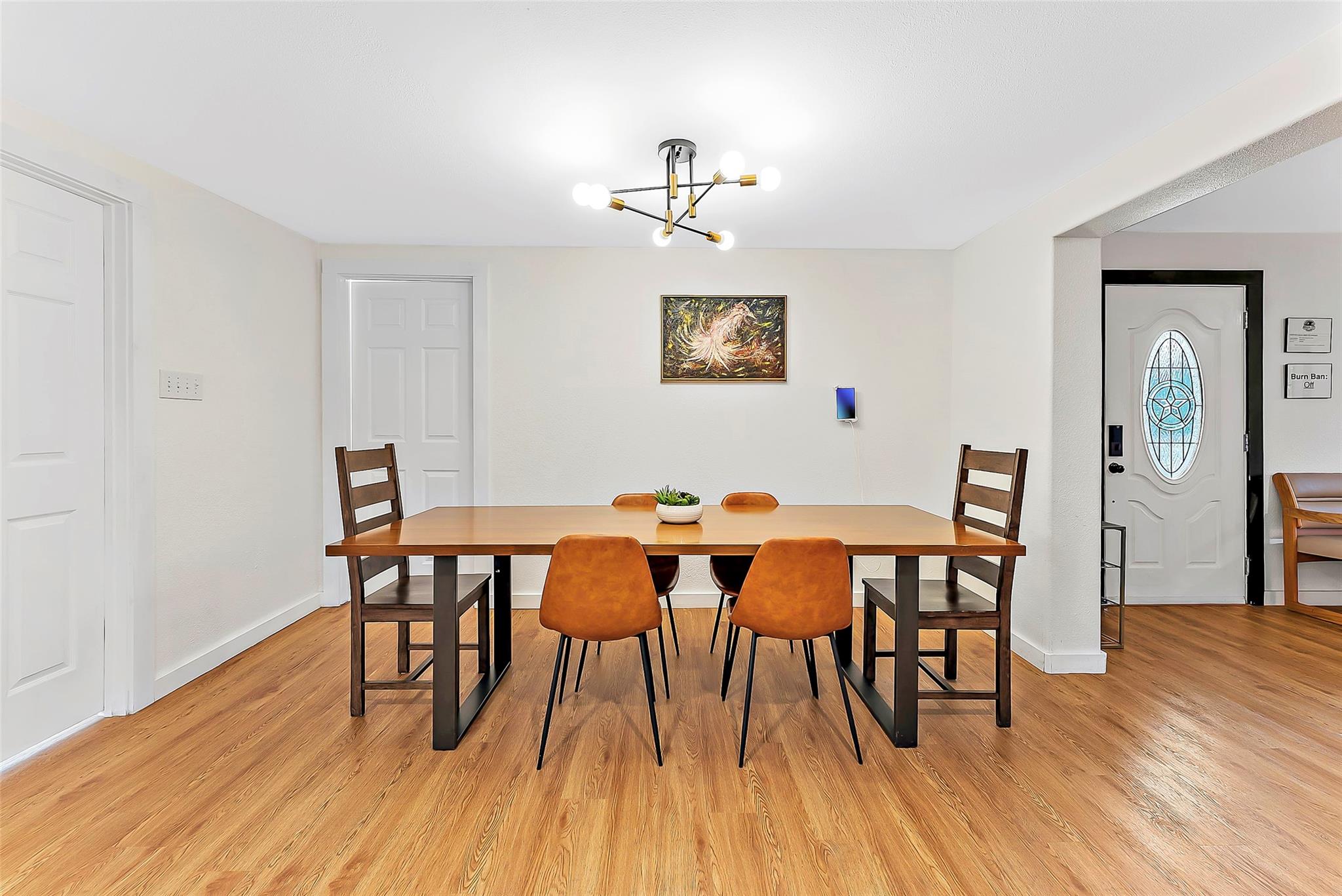 601 W Cypress Property Photo 3