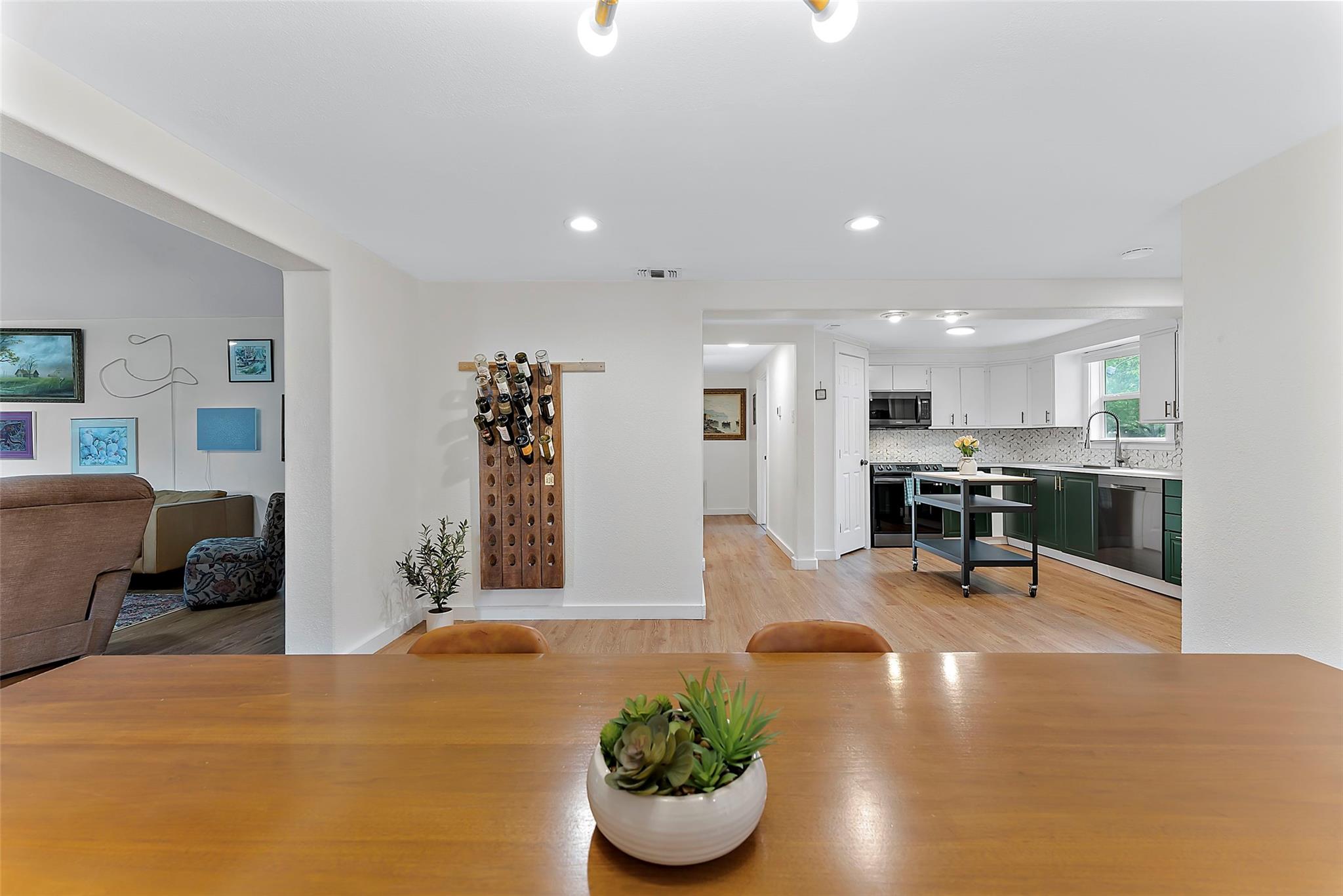 601 W Cypress Property Photo 8