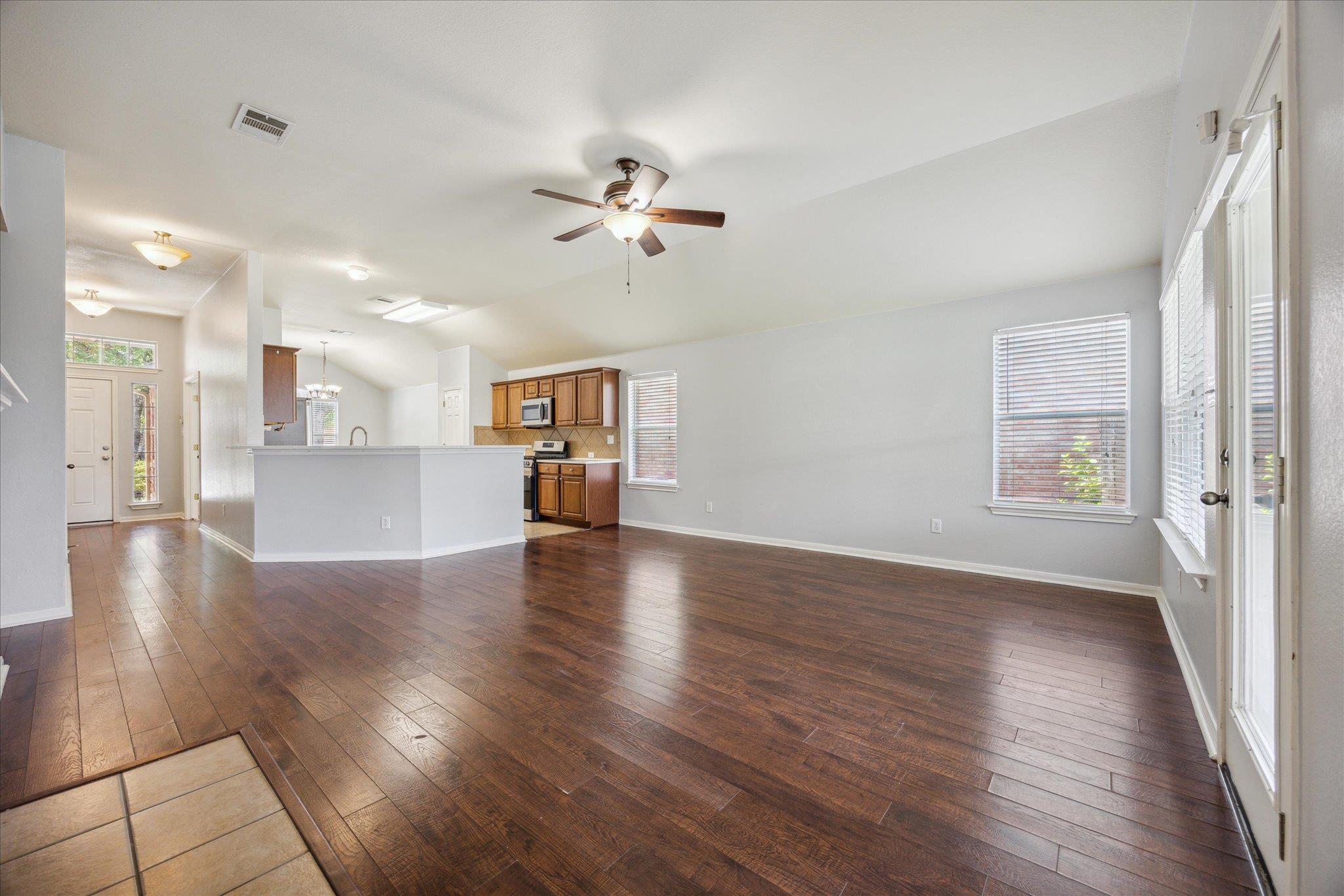 3813 Bandice Ln Property Photo 4