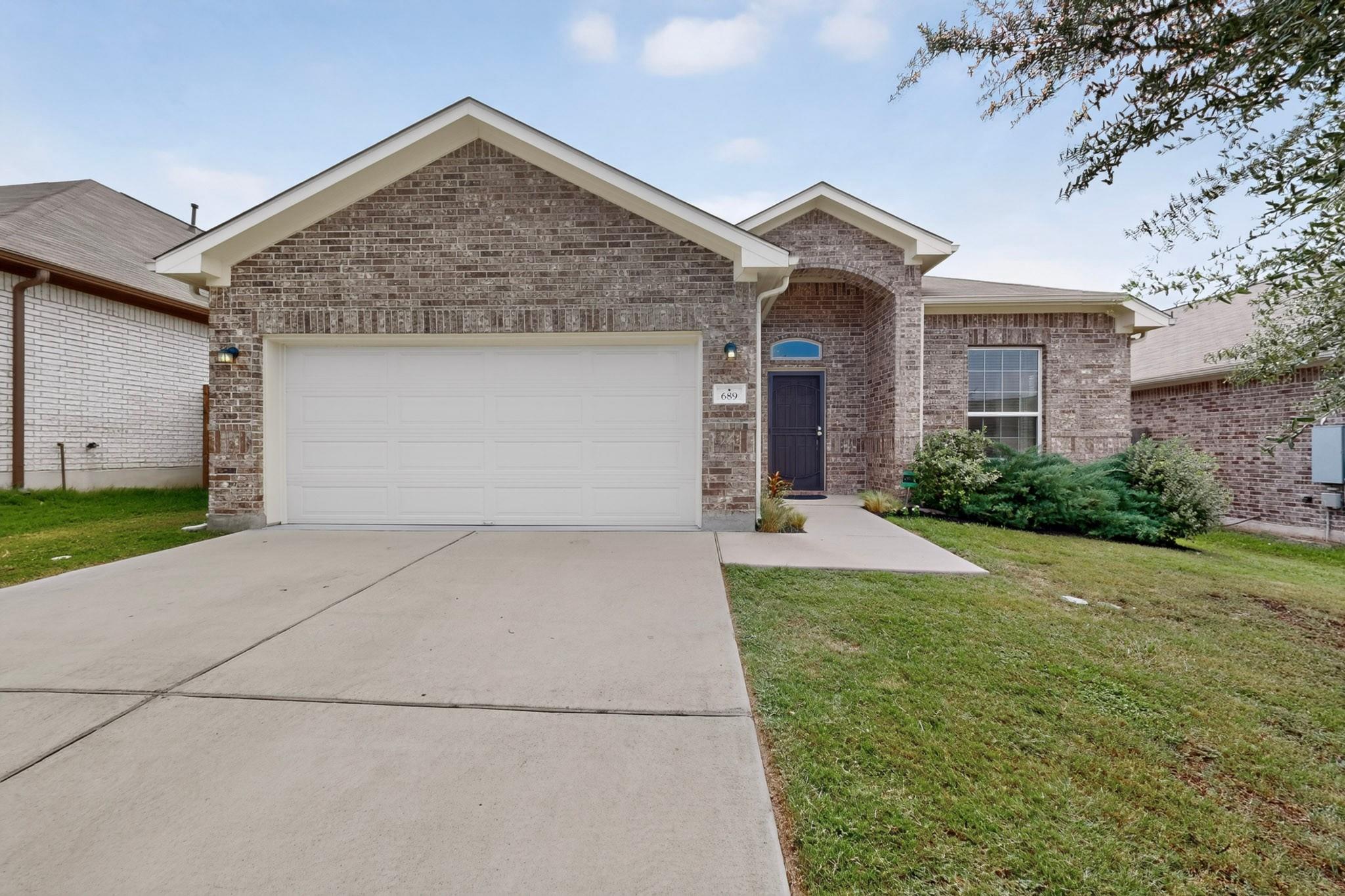 689 Leadtree Loop Property Photo 1