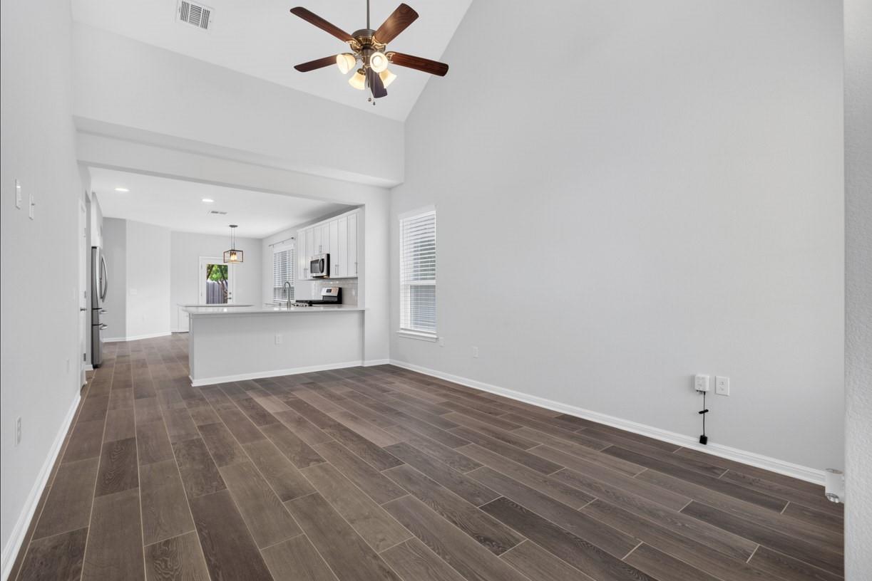 720 Durness Dr Property Photo 4