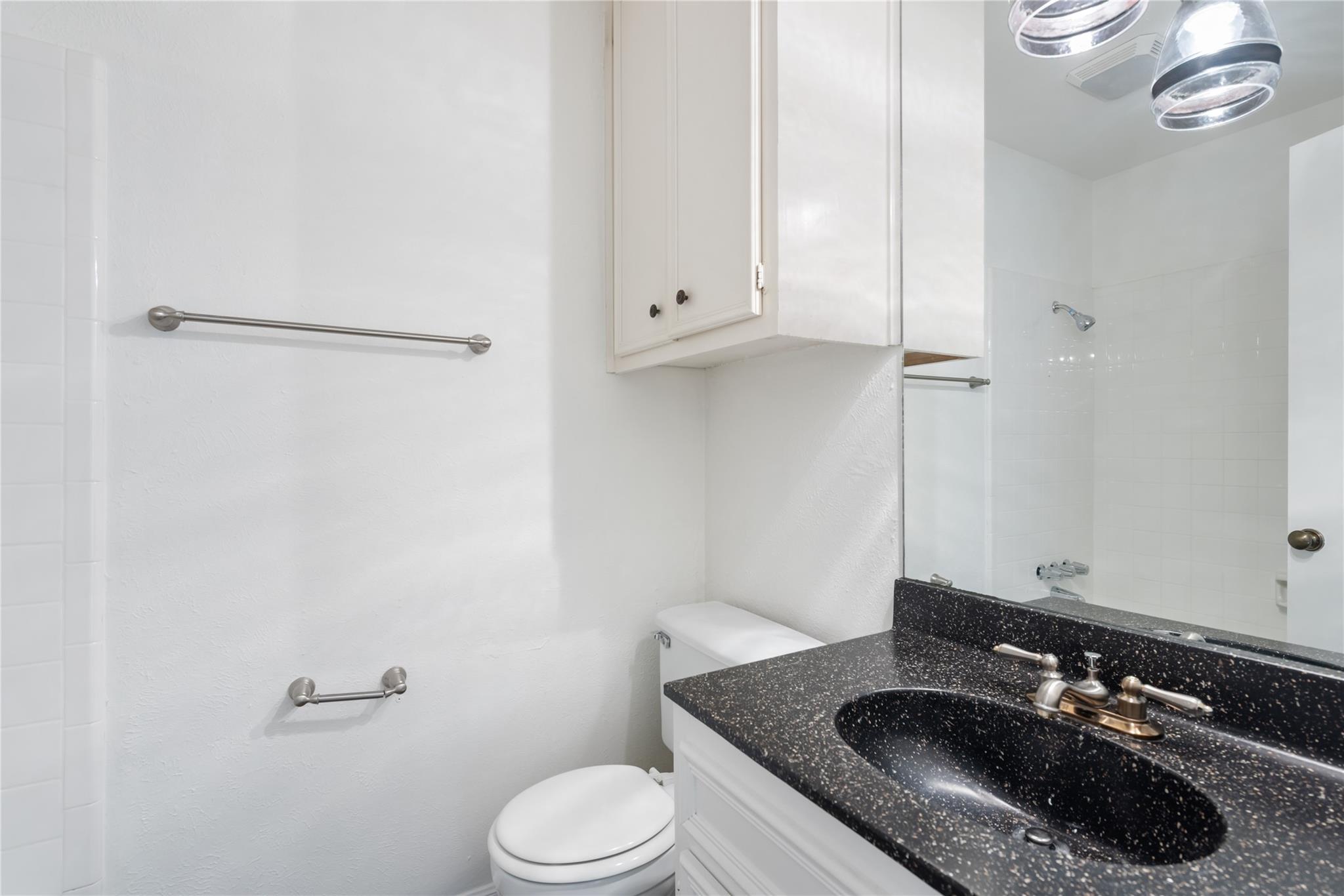 1504 Aquifer Cv #b Property Photo 17