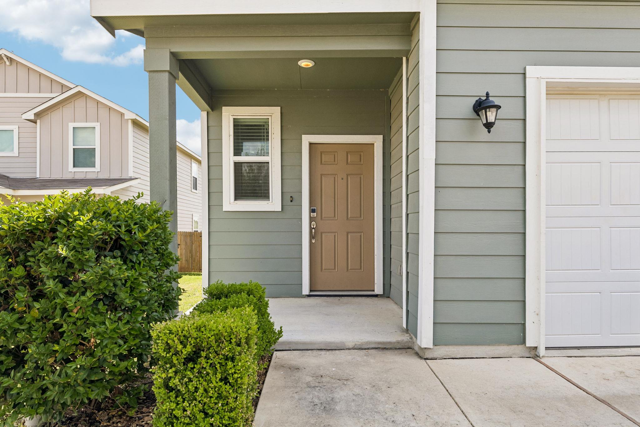 4318 Admirals Bnd Property Photo 2