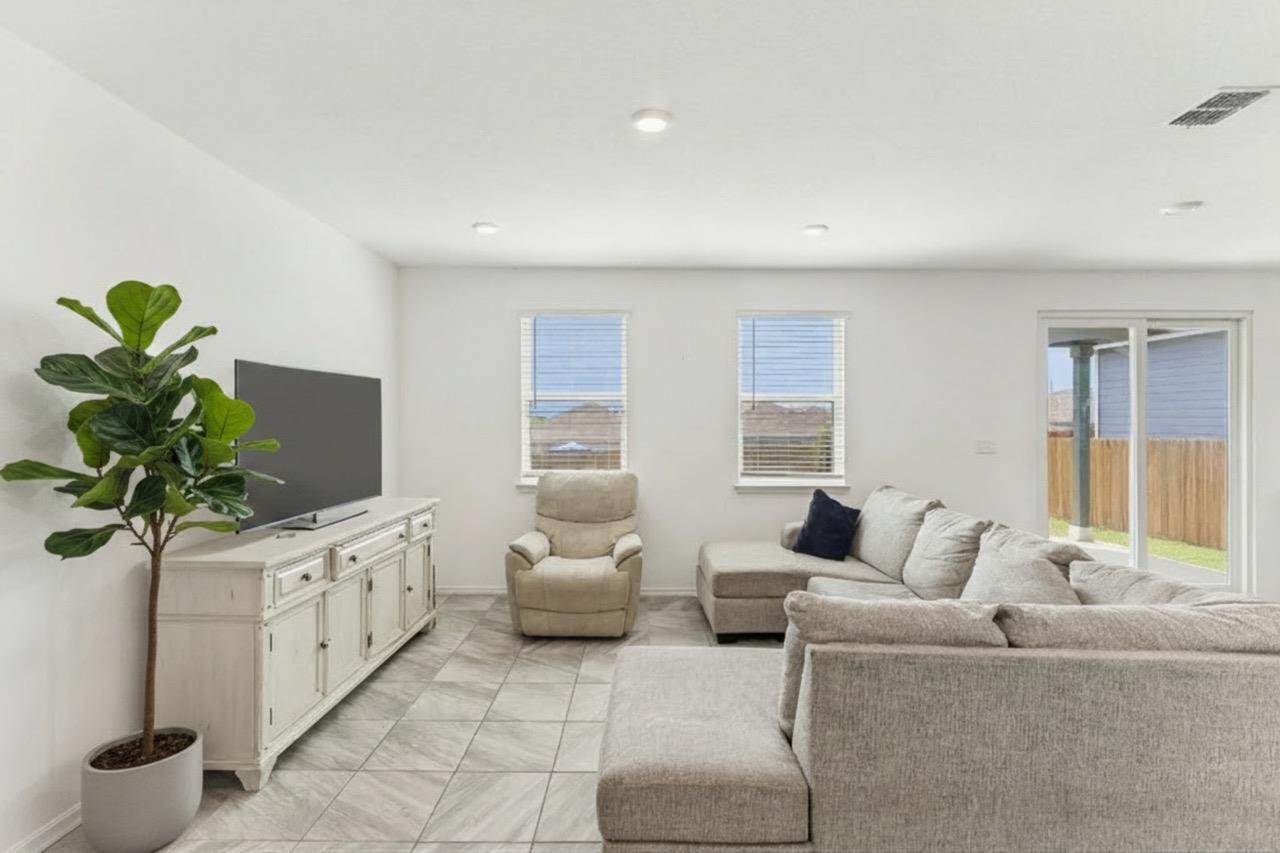 4318 Admirals Bnd Property Photo 4