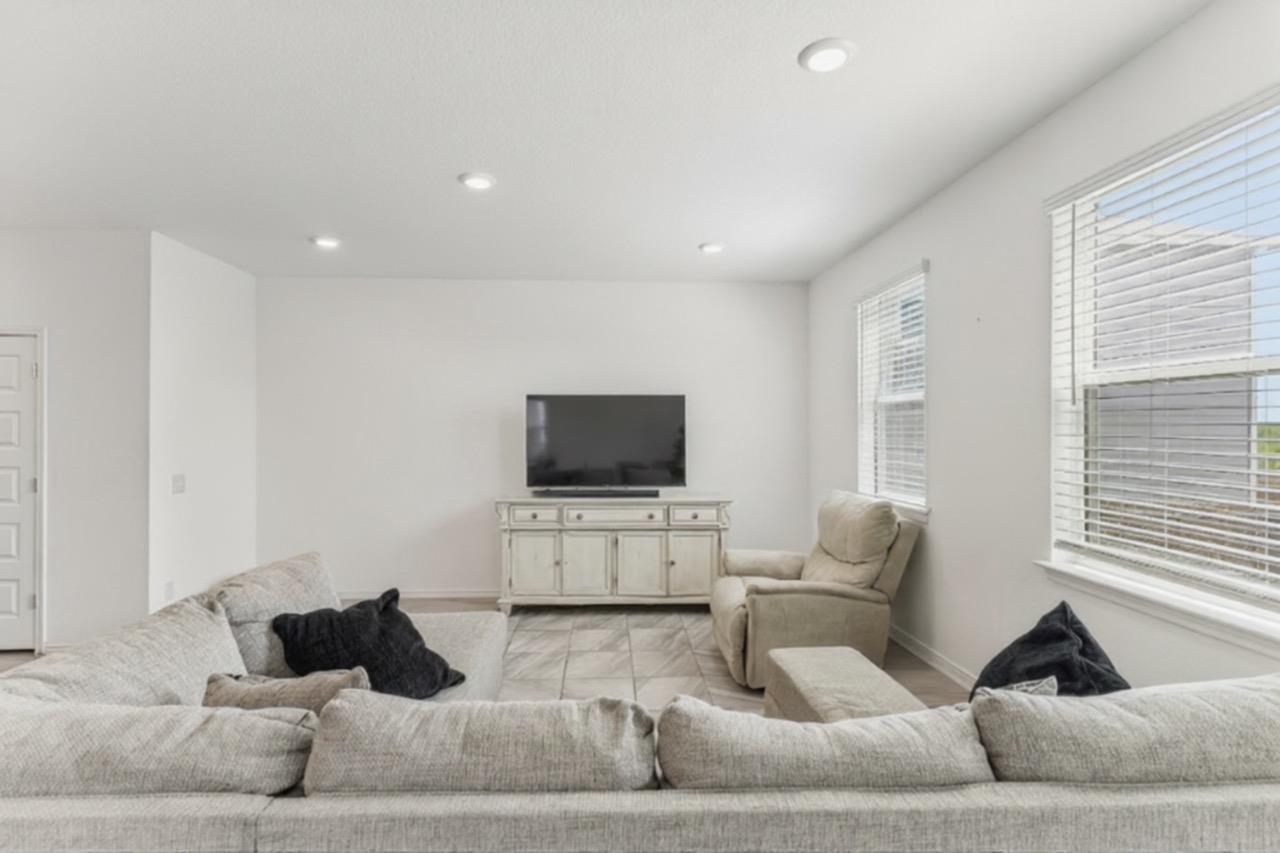 4318 Admirals Bnd Property Photo 5