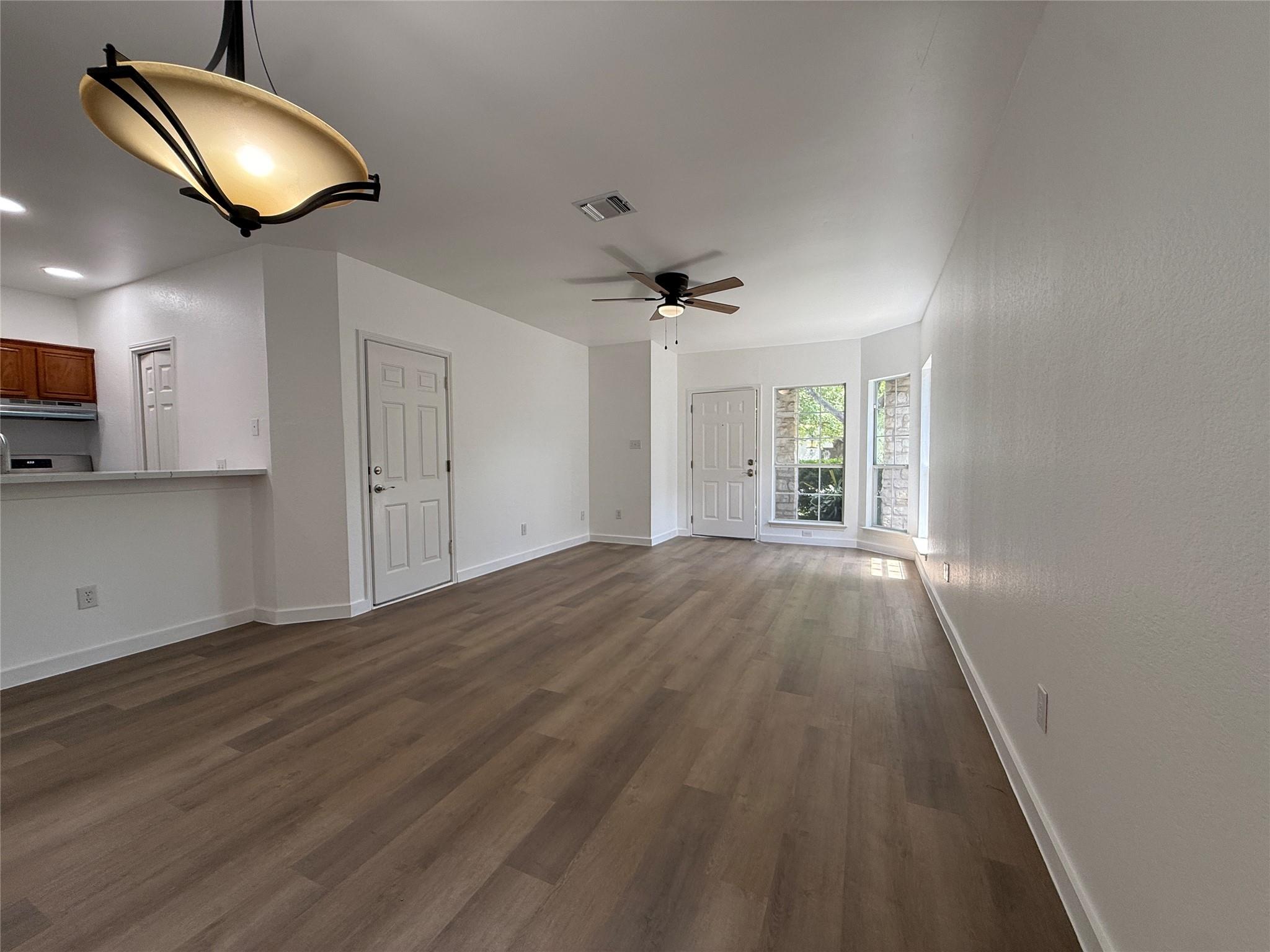 1621 Parkfield Cir Property Photo 5