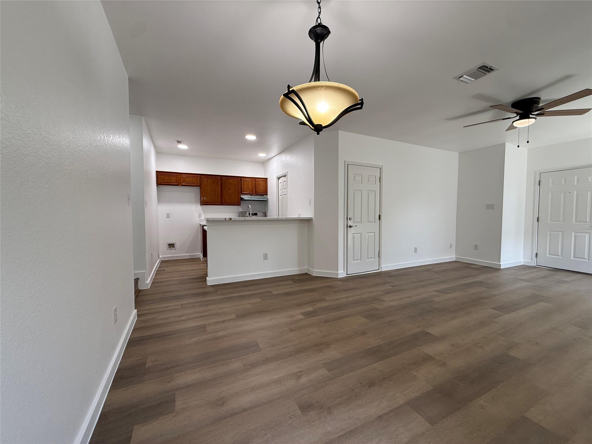 1621 Parkfield Cir Property Photo 6