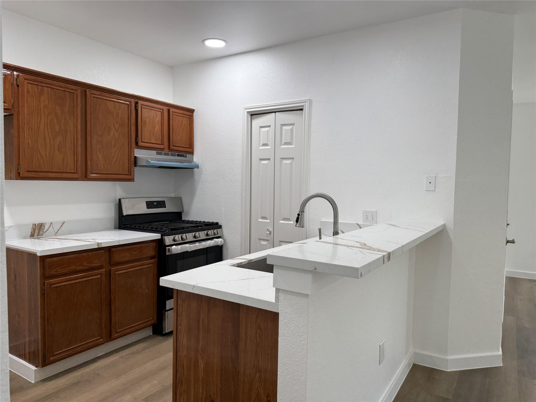 1621 Parkfield Cir Property Photo 7