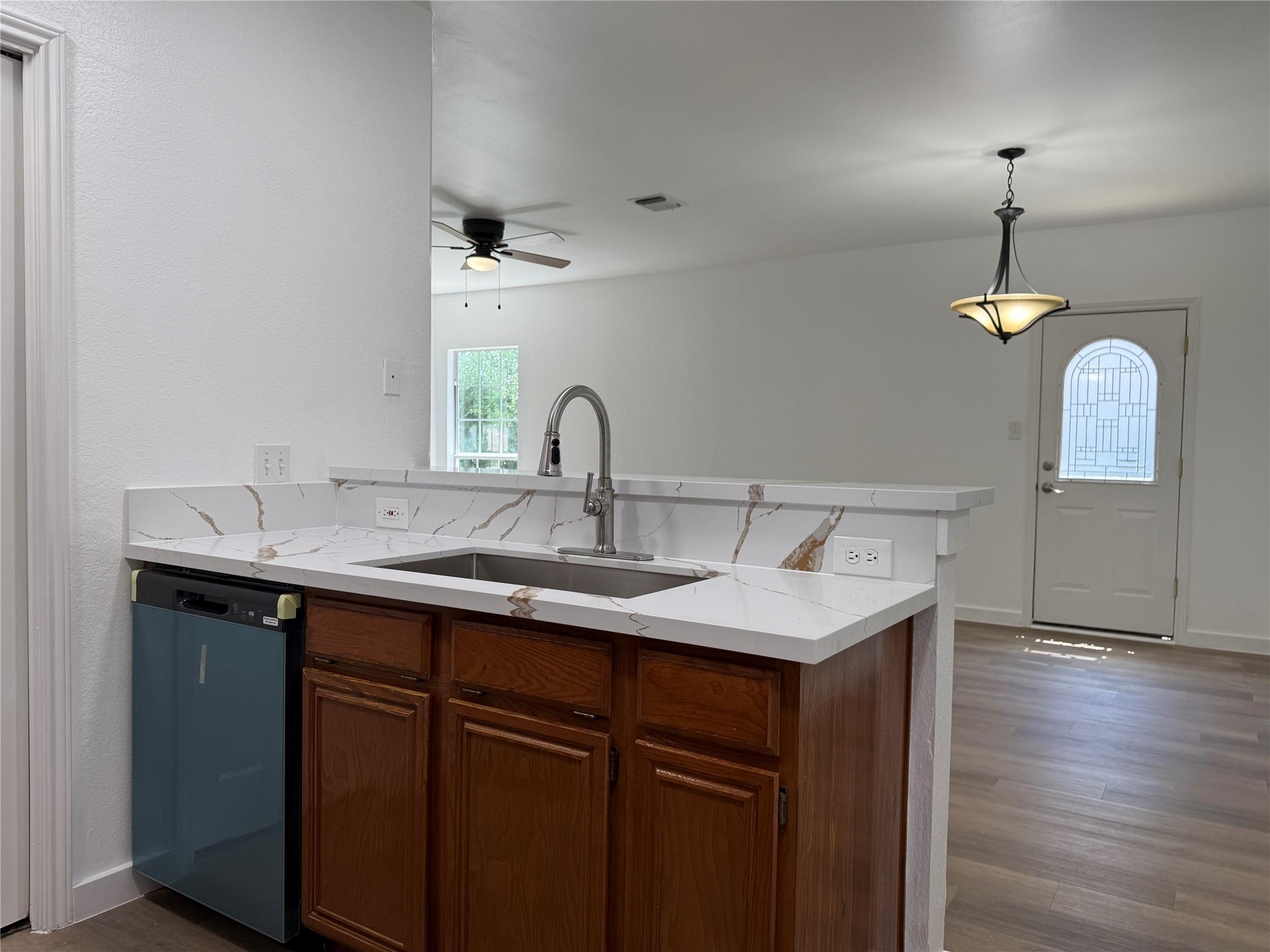 1621 Parkfield Cir Property Photo 8