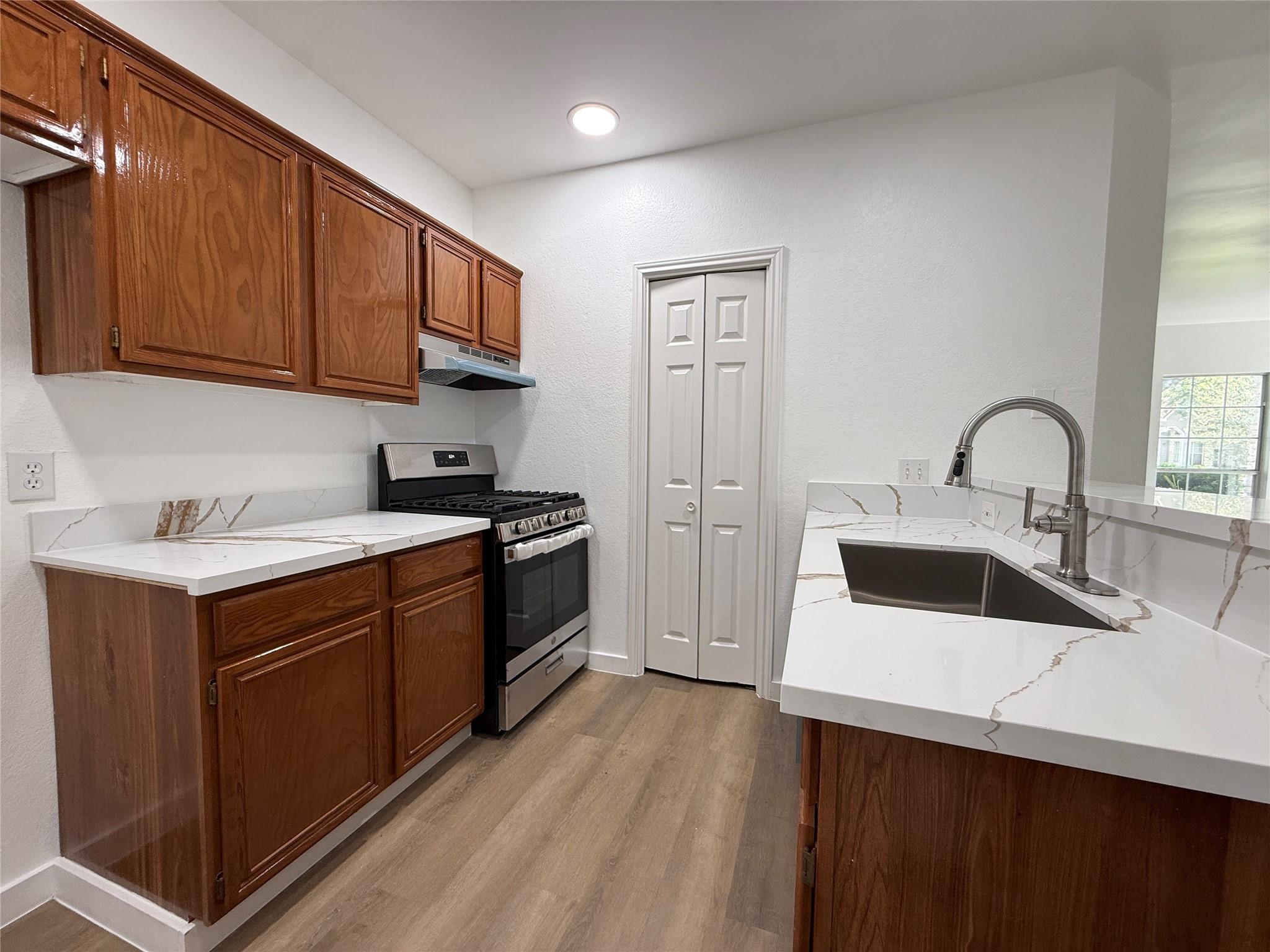 1621 Parkfield Cir Property Photo 9