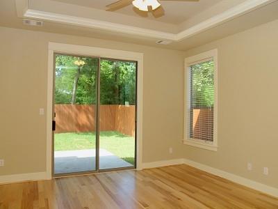 304 Zennia St Property Photo 8