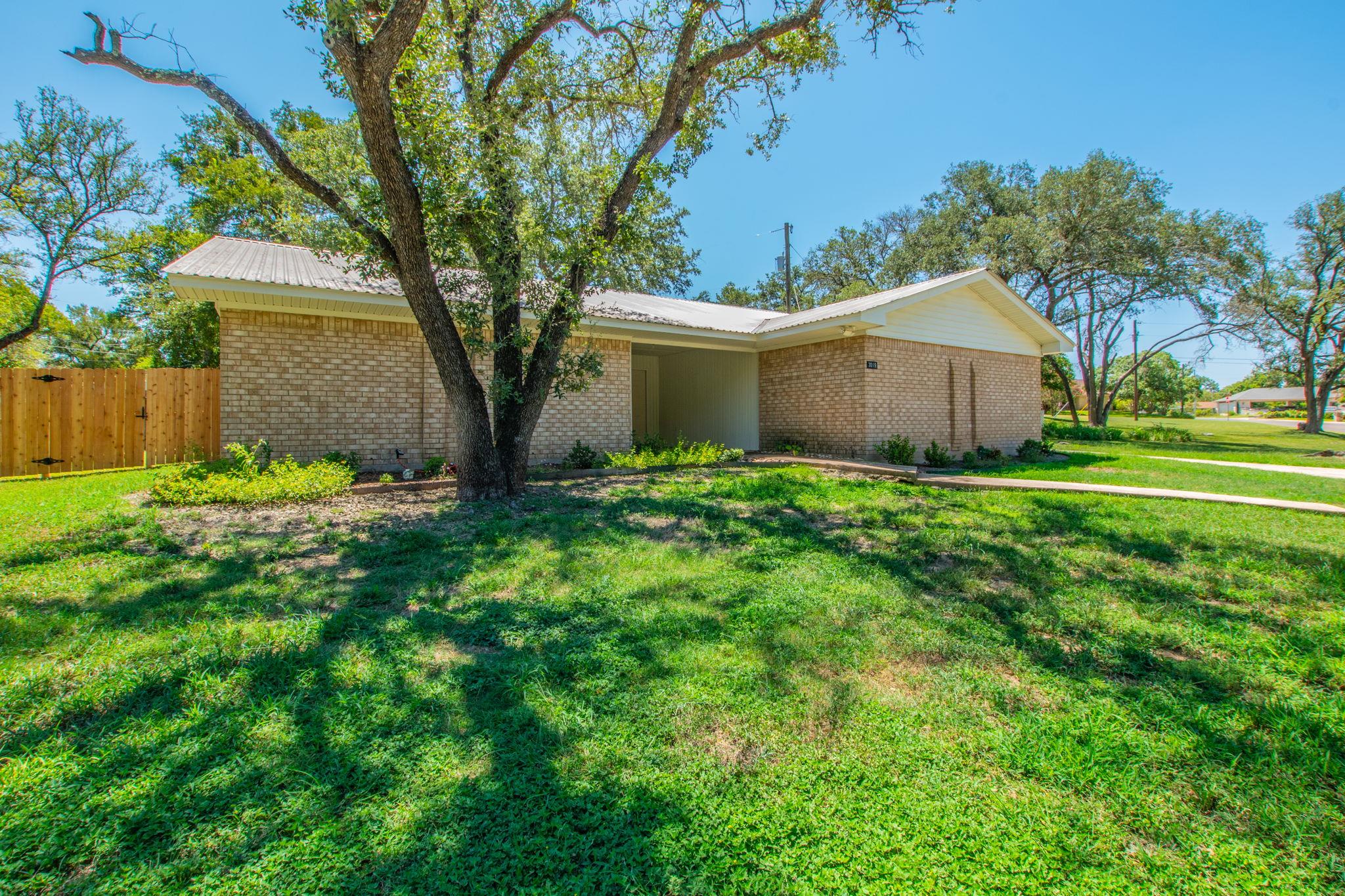 3019 Summit Dr Property Photo 1