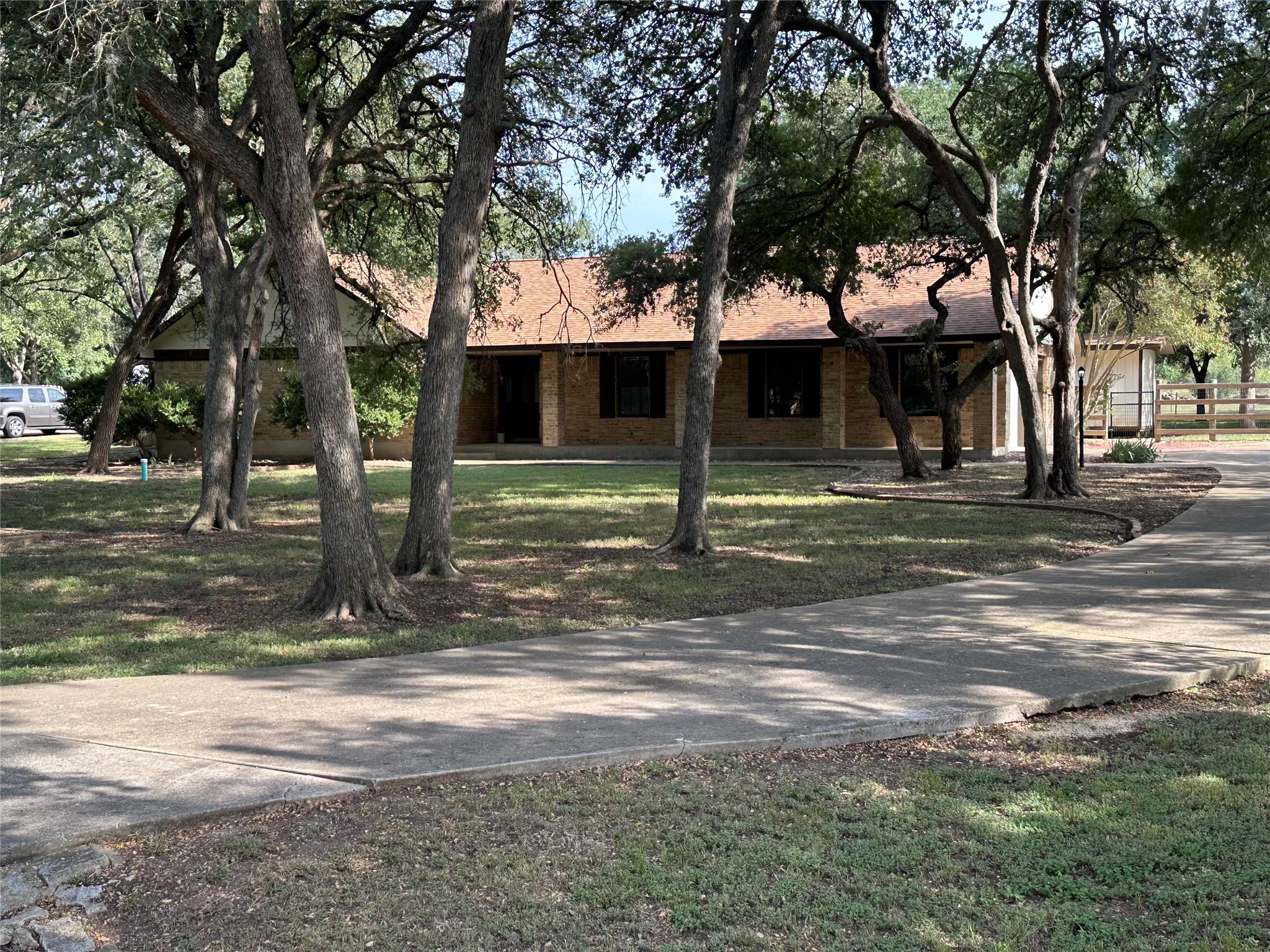 331 Live Oak Dr Property Photo 1