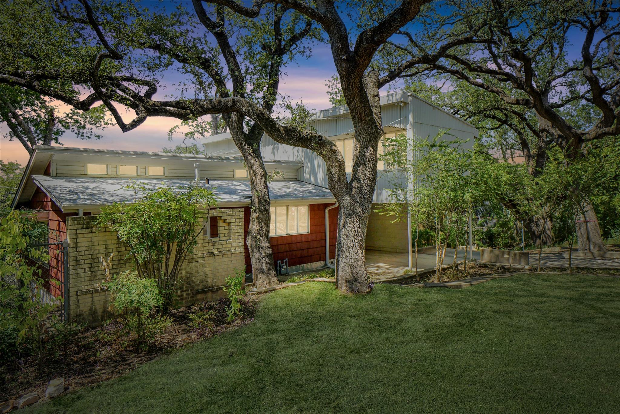 1806 Alta Vista Ave Property Photo 3