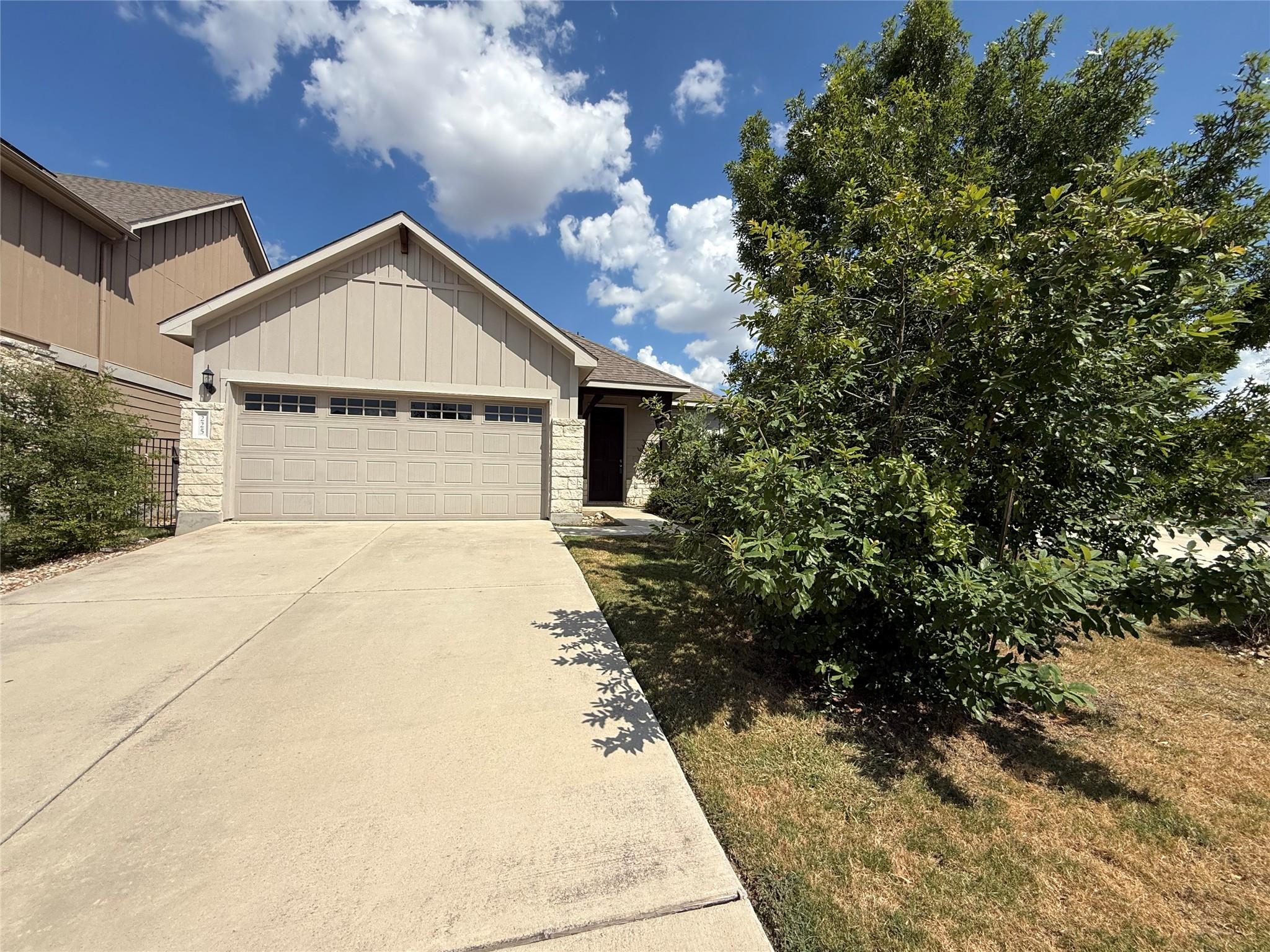 225 Russet Trl Property Photo 1