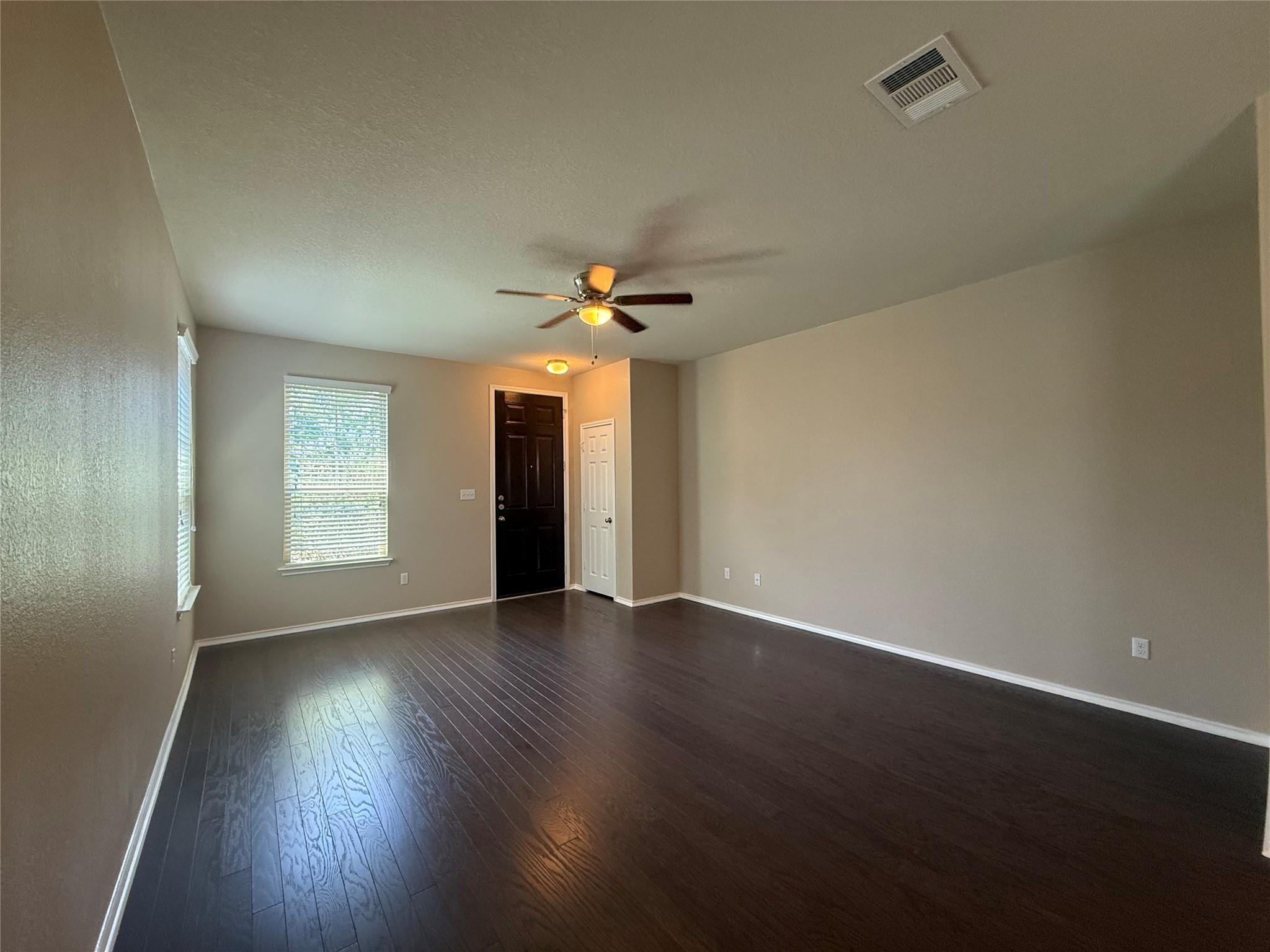 225 Russet Trl Property Photo 5