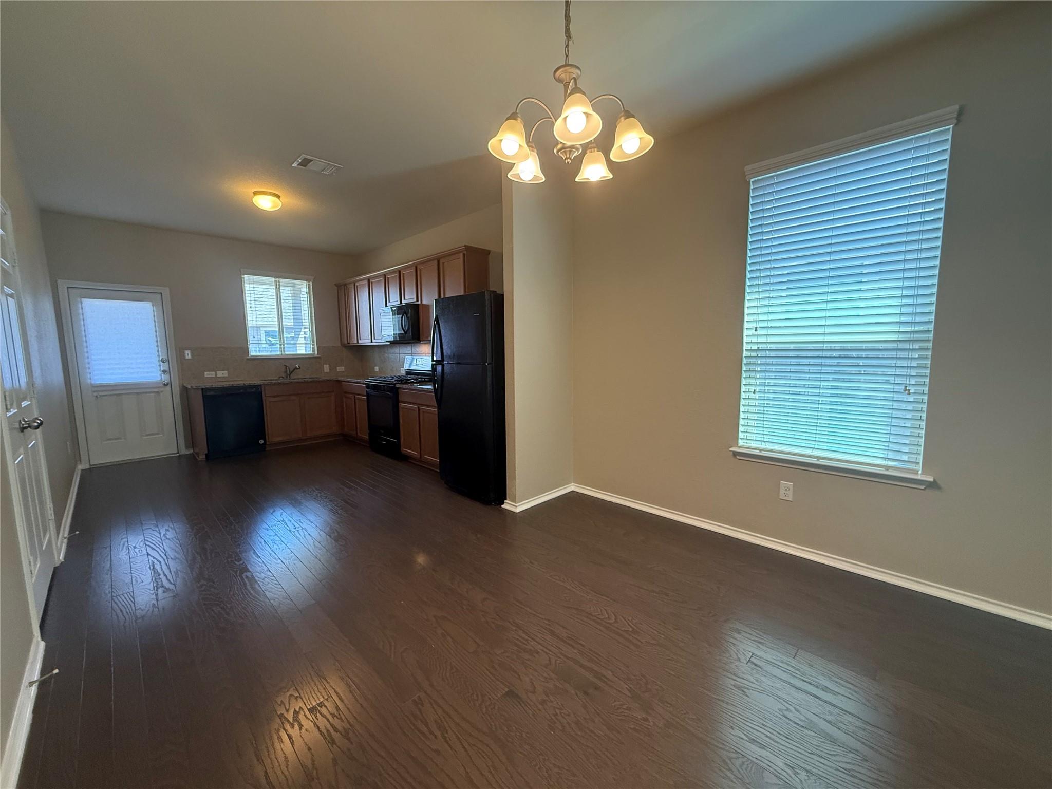 225 Russet Trl Property Photo 6