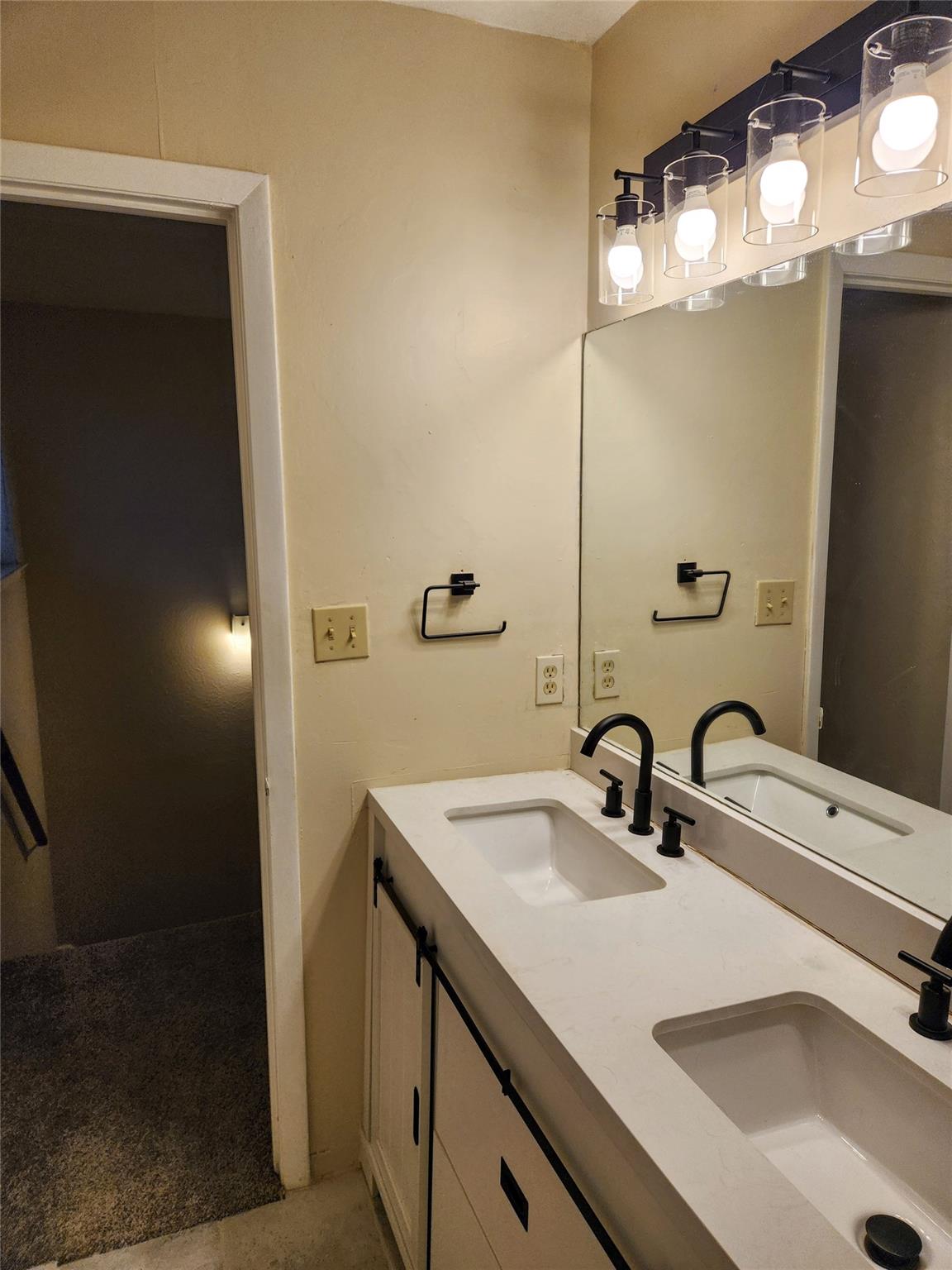 11809 Argonne Forest Trl #b Property Photo 8