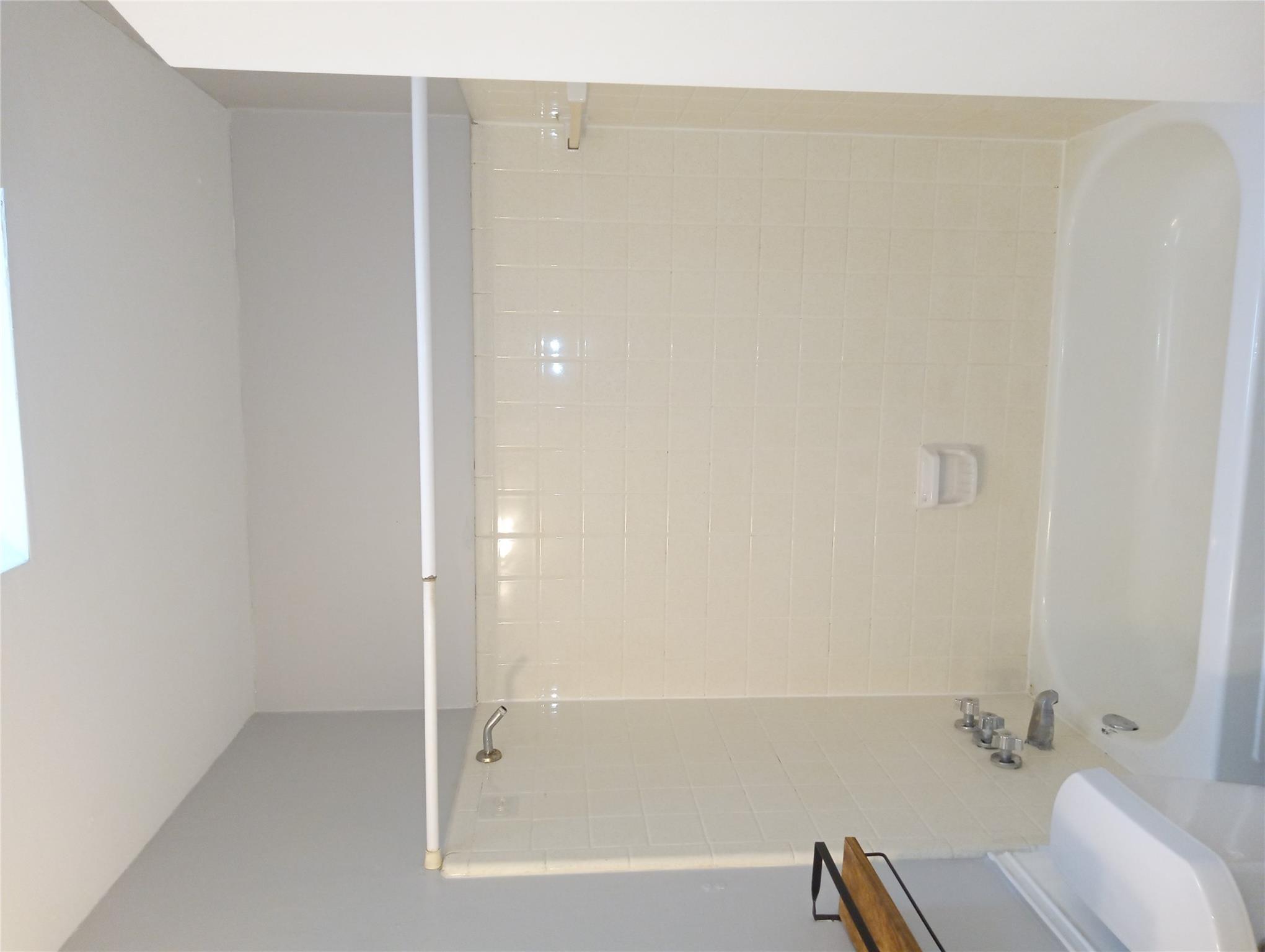 606 W 51st St #104 Property Photo 7