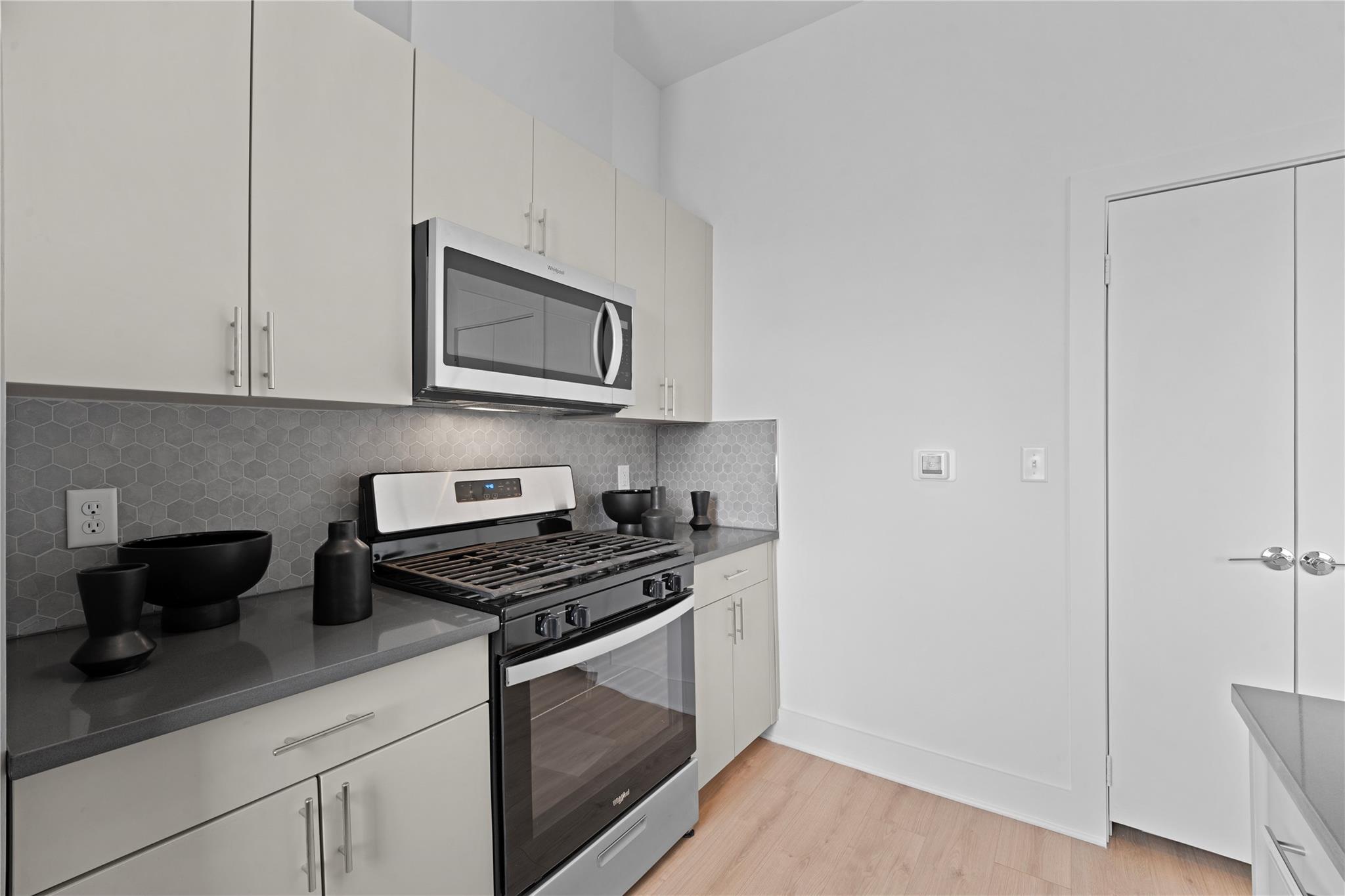 3900 Berkman Dr #206 Property Photo 9