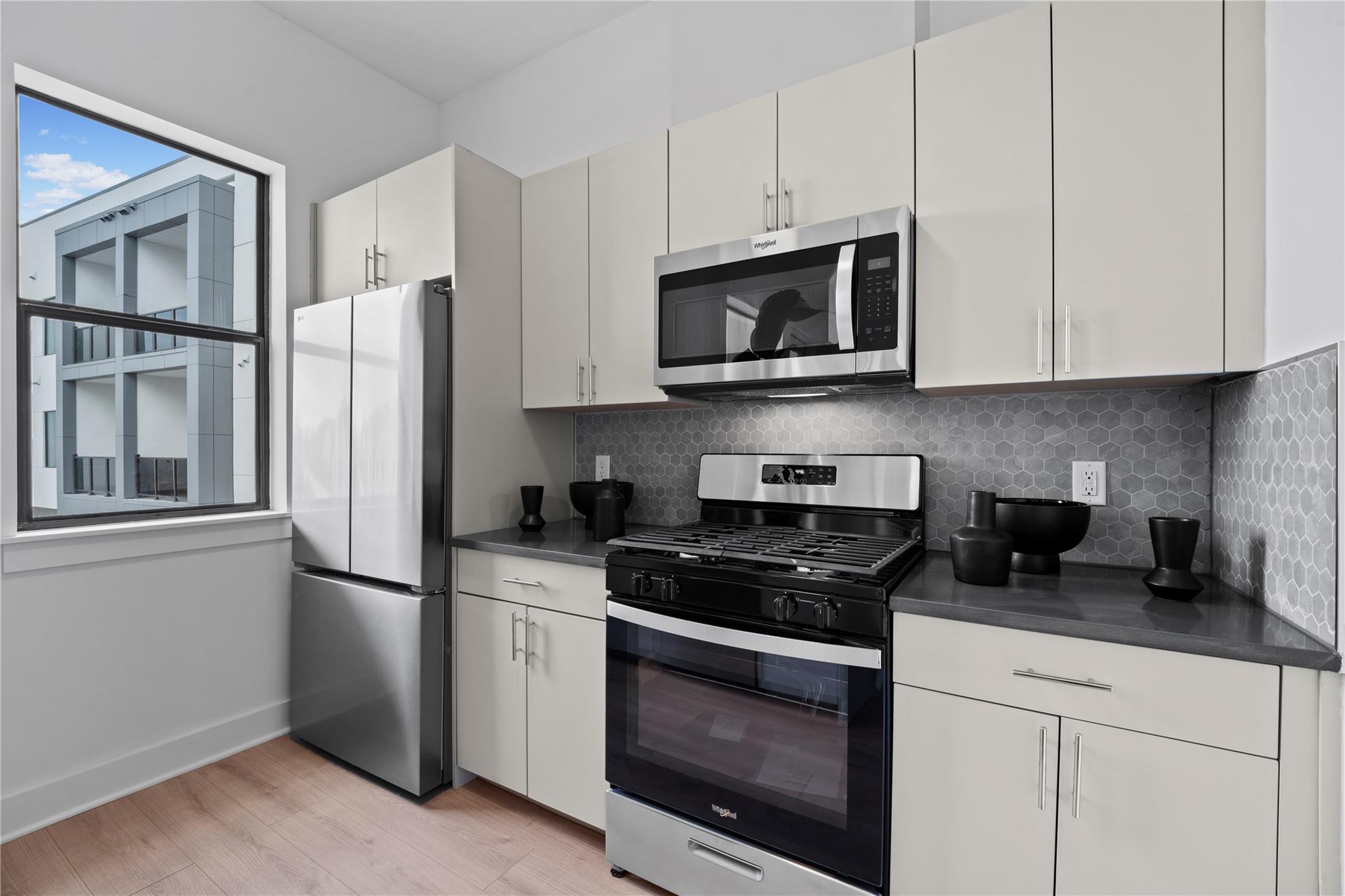 3900 Berkman Dr #206 Property Photo 10
