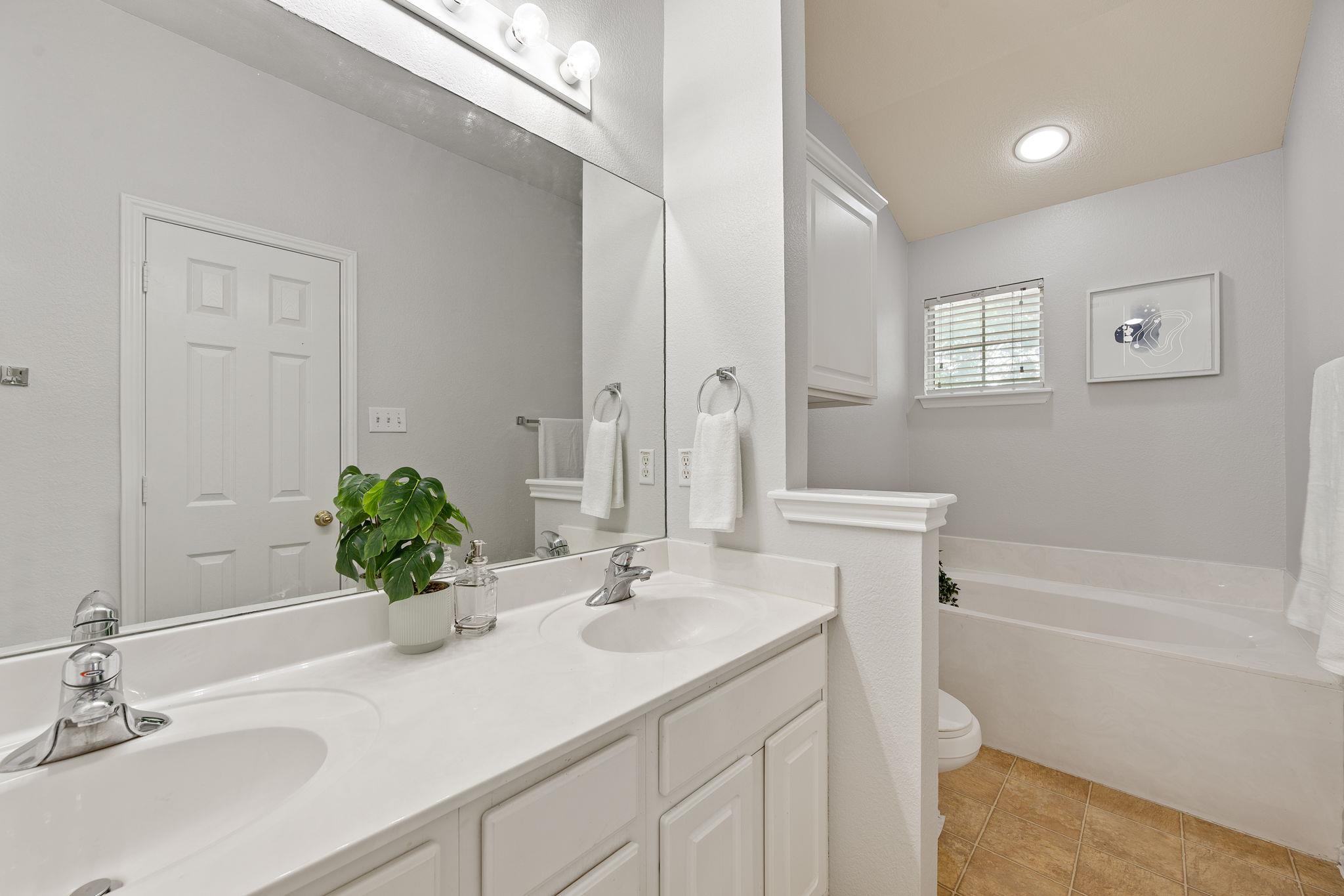 16100 S Great Oaks Dr #102 Property Photo 16