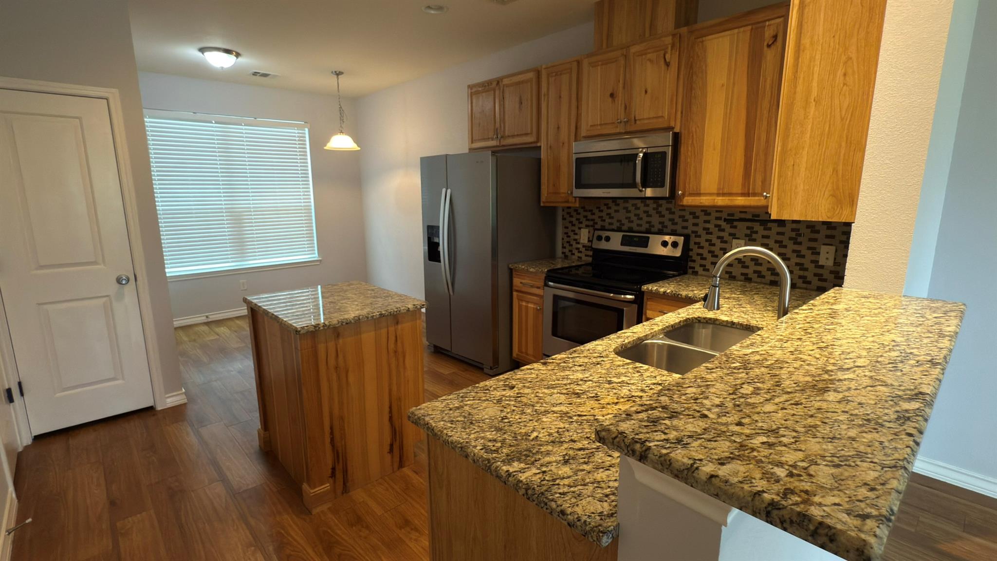 400 West St #b Property Photo 2