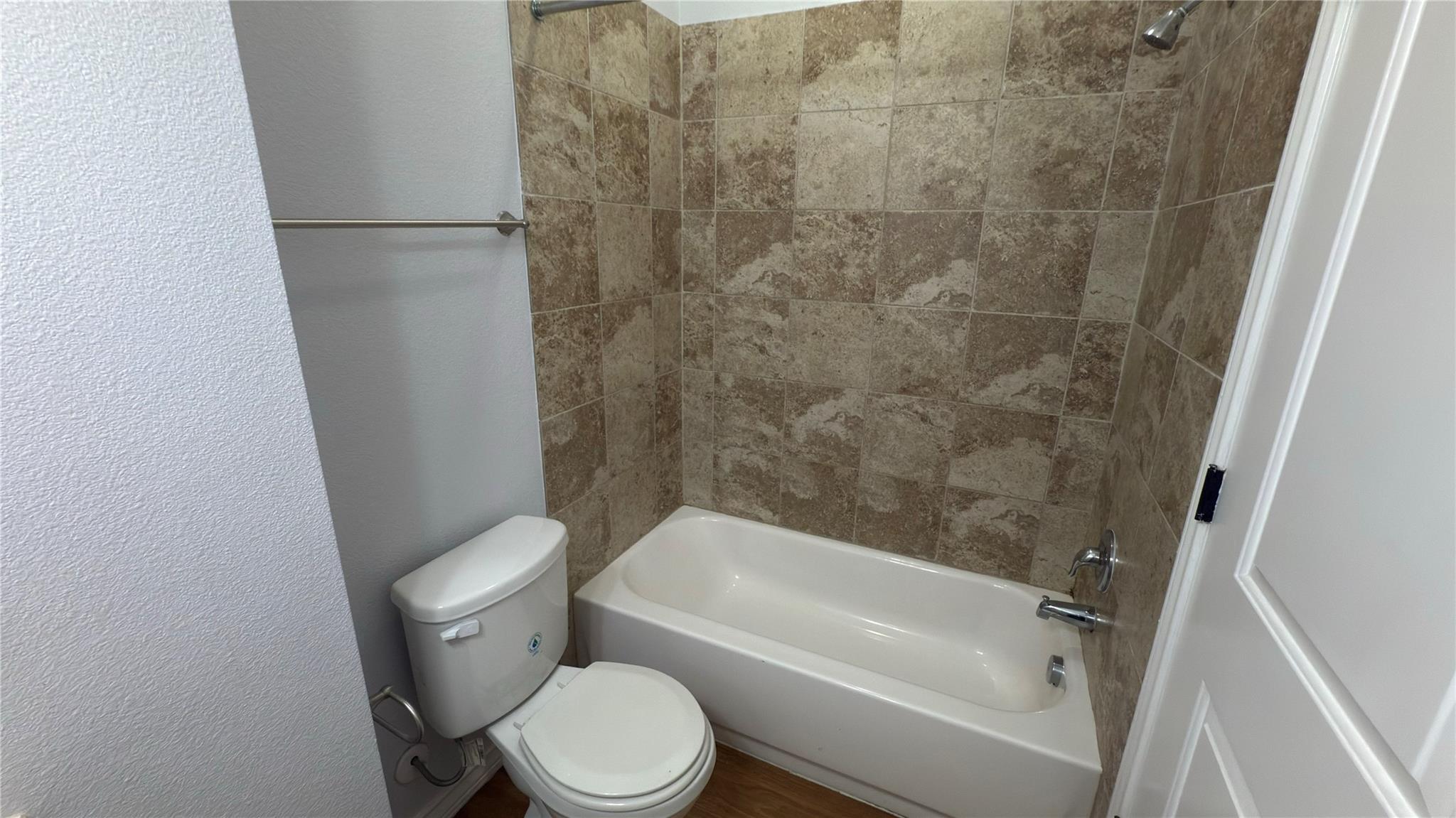 400 West St #b Property Photo 9