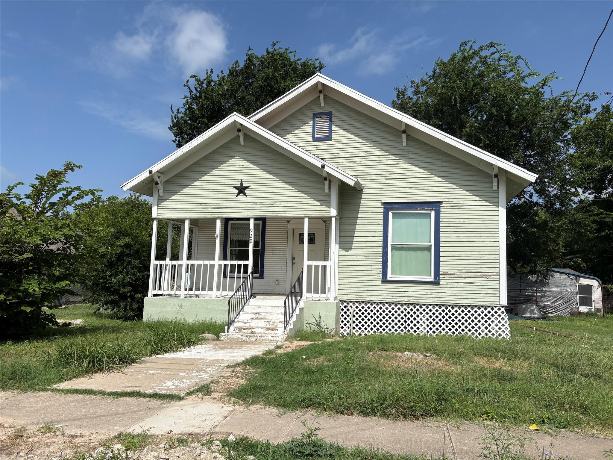 920 S 33rd St Property Photo 1