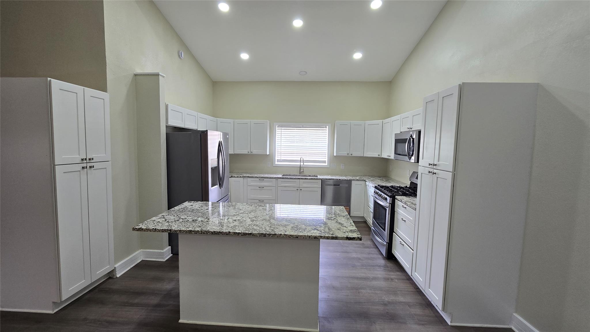305 Remuda Dr Property Photo 5