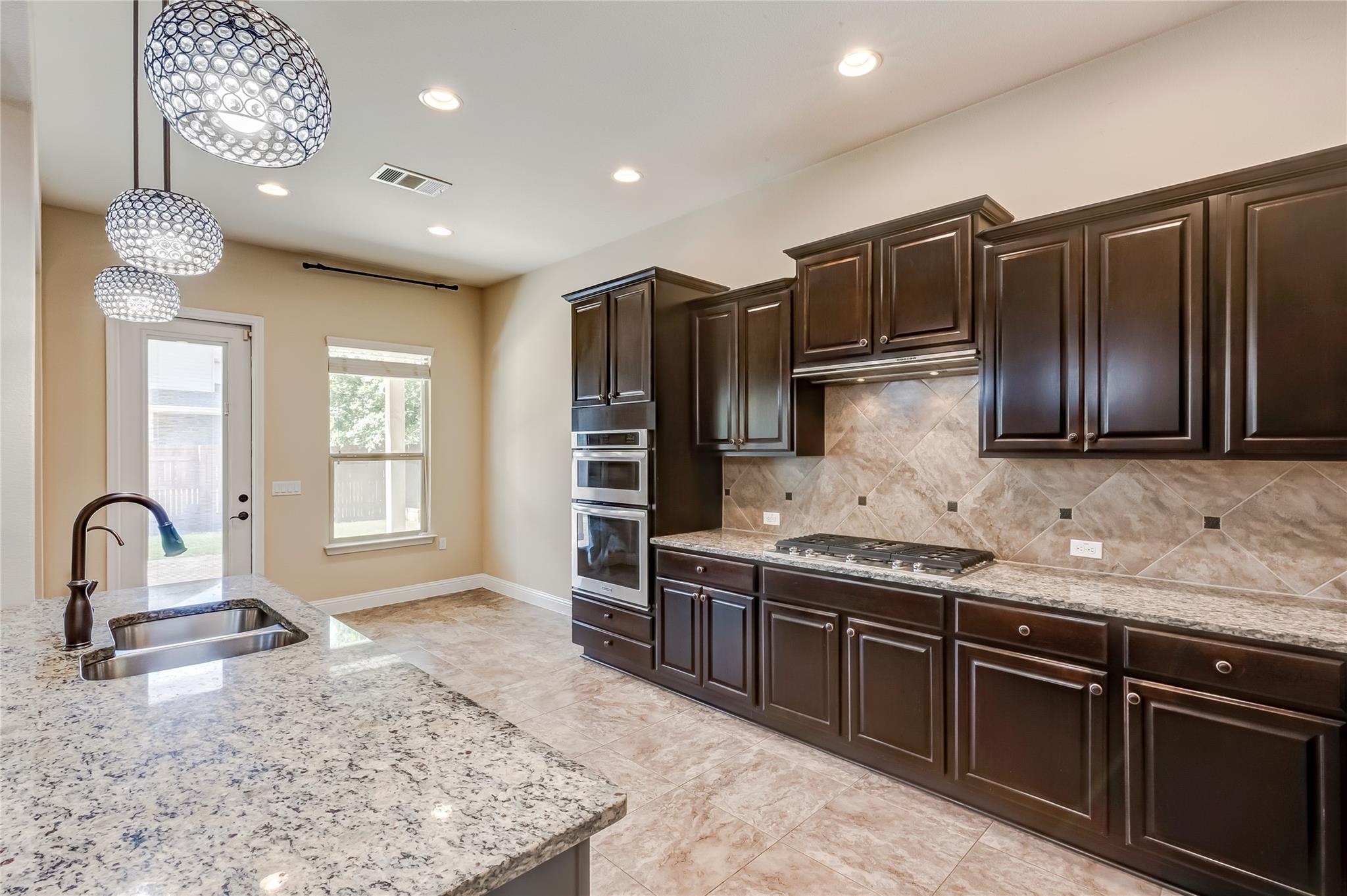 16009 Jeffs Ln Property Photo 12