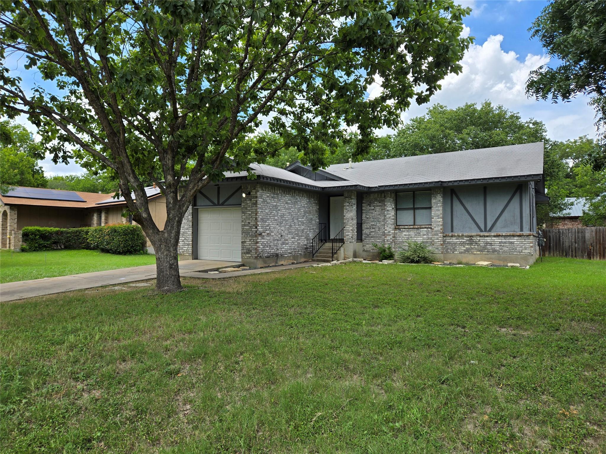 5806 Boulder Crk Property Photo 1