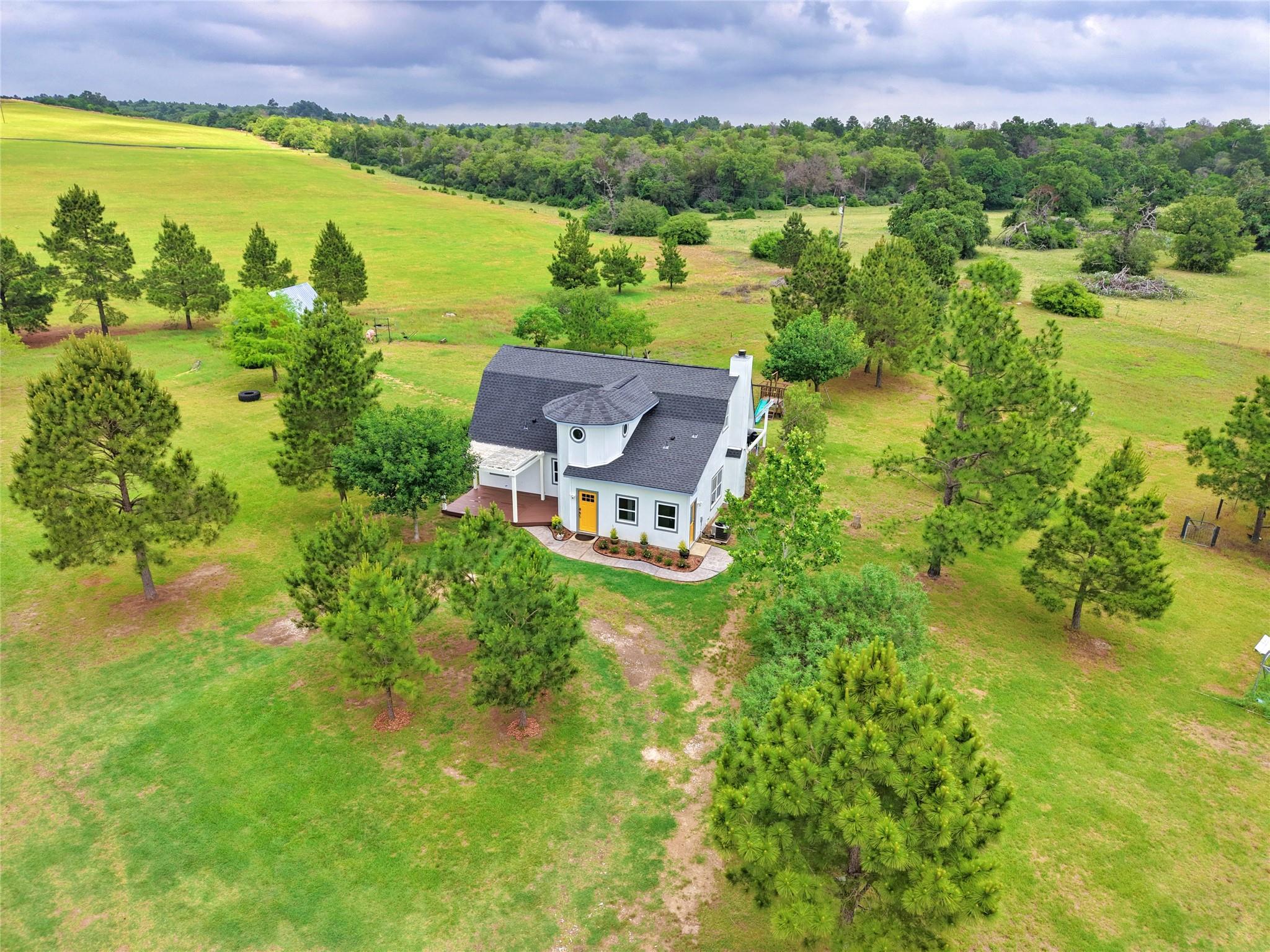 245 Country Ln Property Photo 1