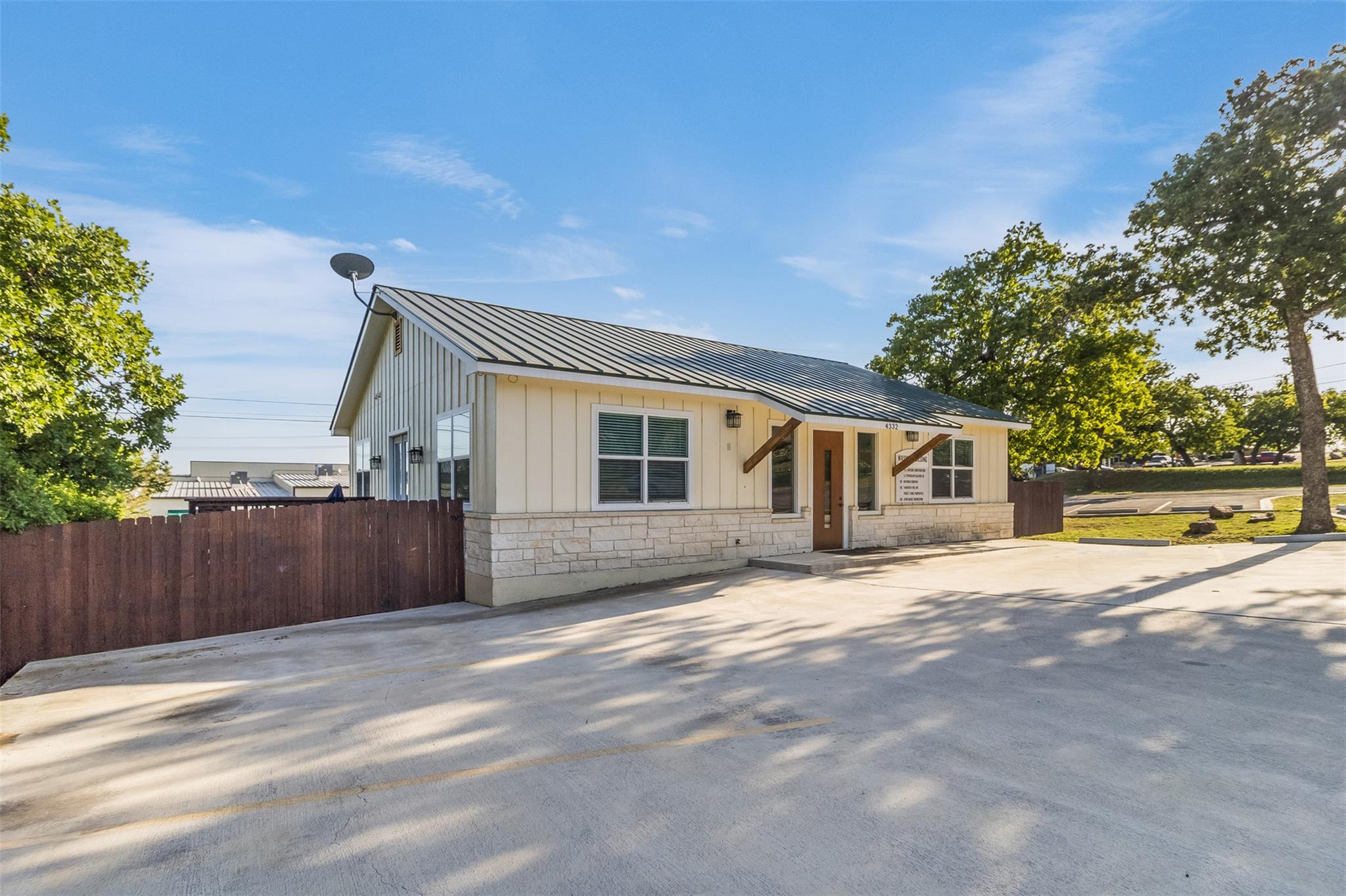 4332 Oak Park Dr Property Photo 6