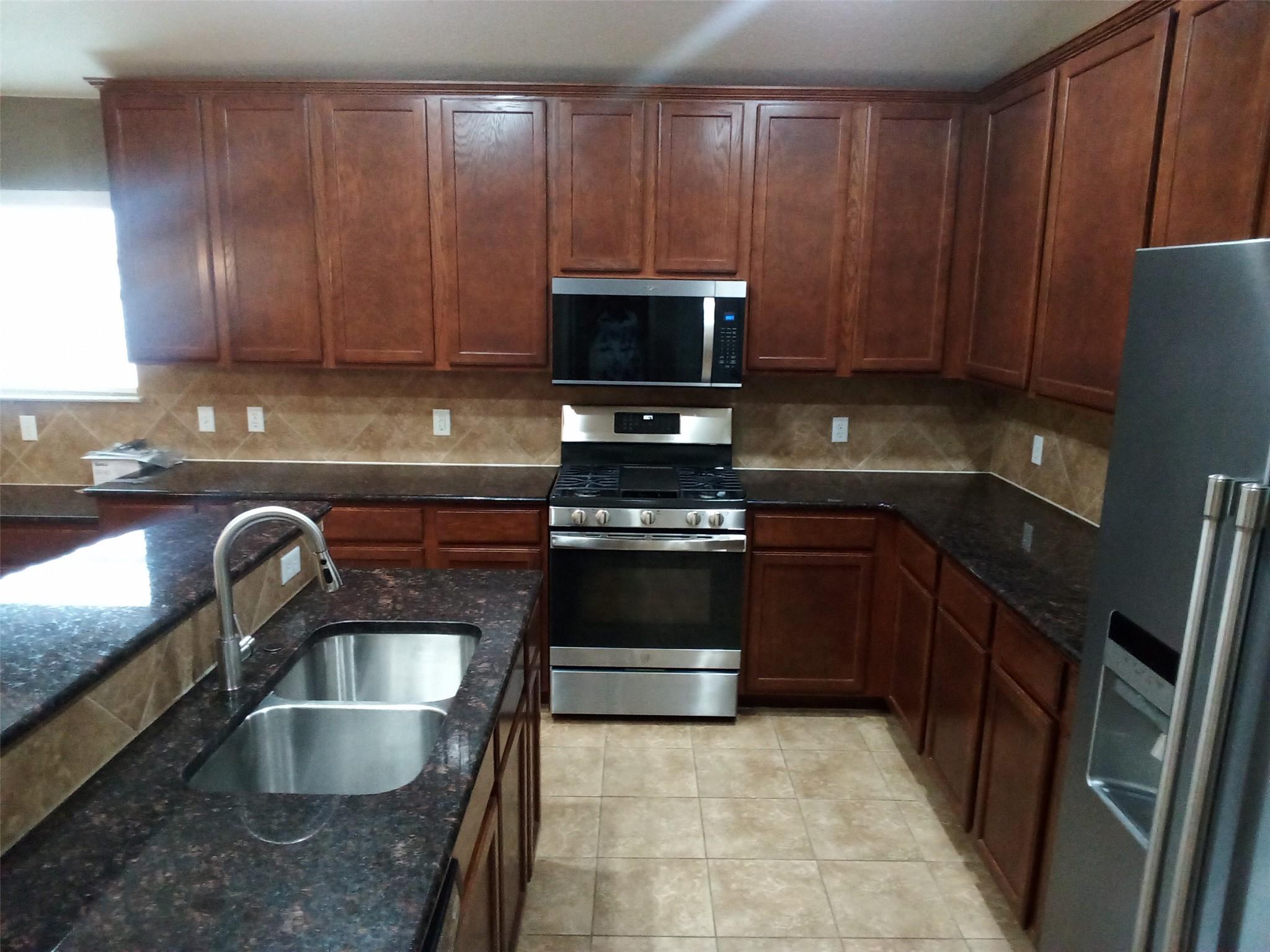 2024 Pecan Valley Dr Property Photo 8