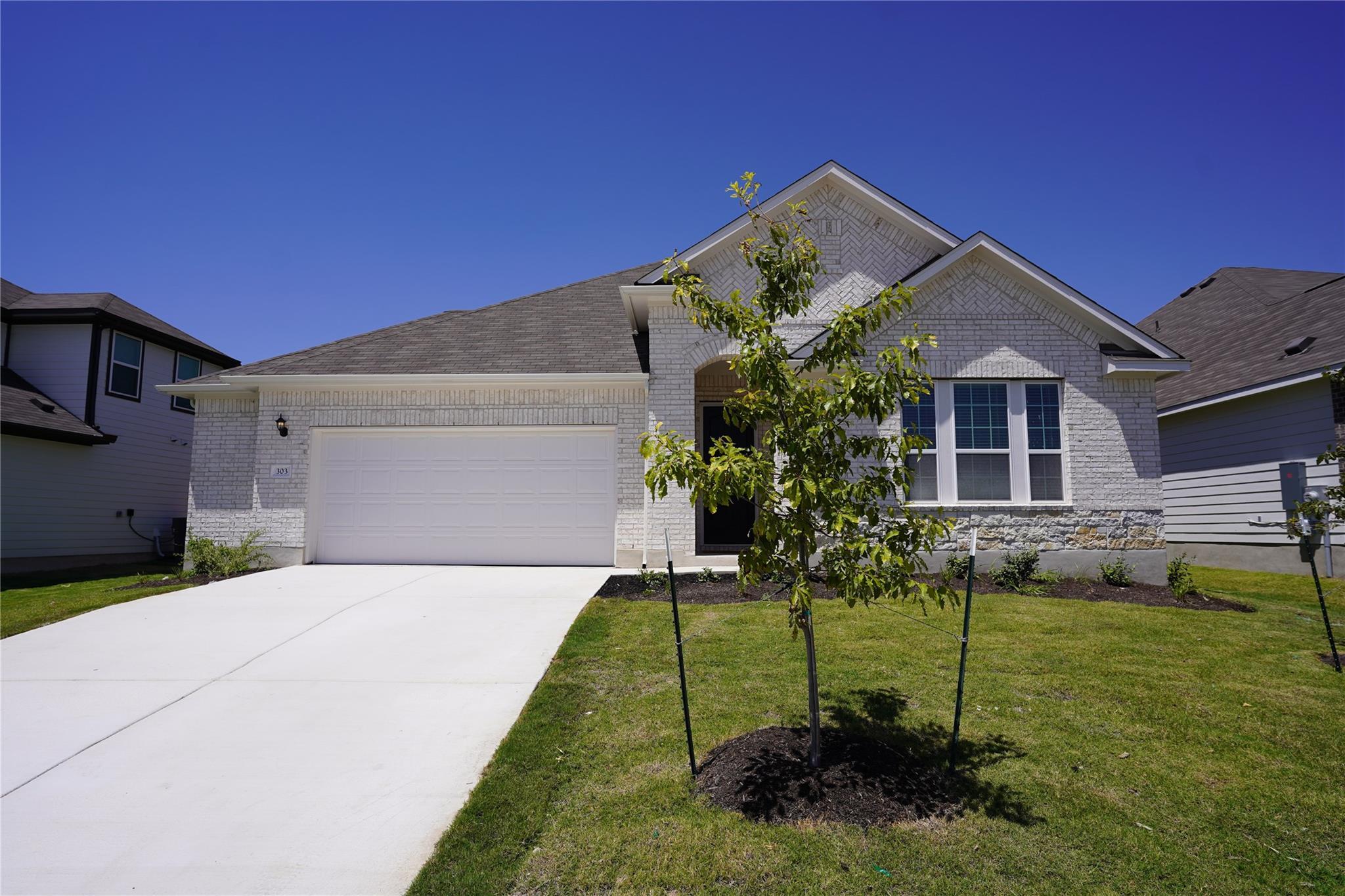 303 Bear Oak St Property Photo 4