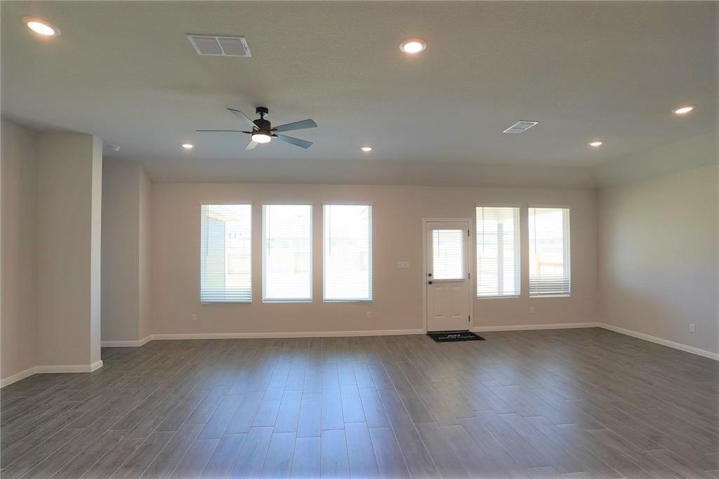 303 Bear Oak St Property Photo 8