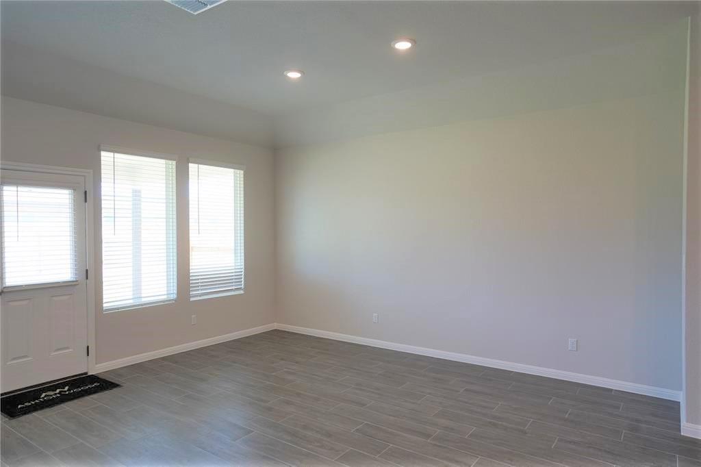 303 Bear Oak St Property Photo 9
