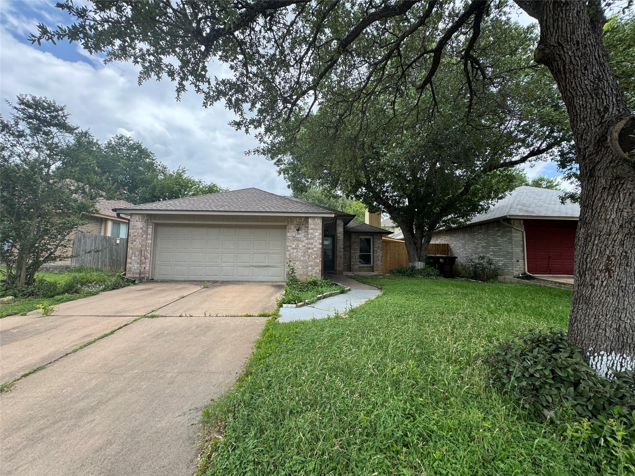908 Saunders Dr Property Photo 1