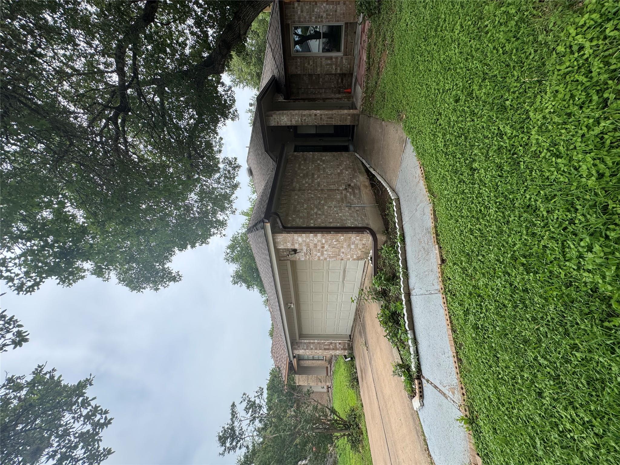908 Saunders Dr Property Photo 2
