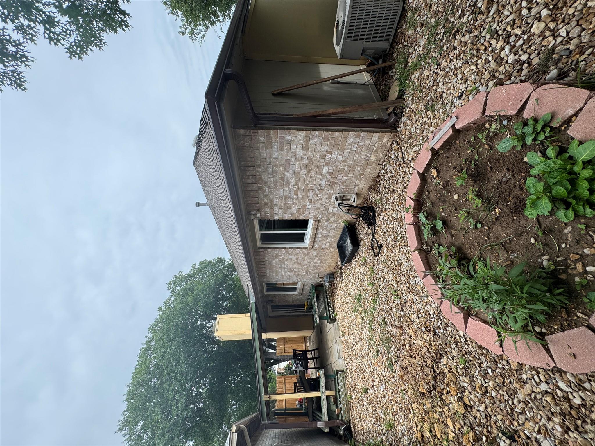 908 Saunders Dr Property Photo 4
