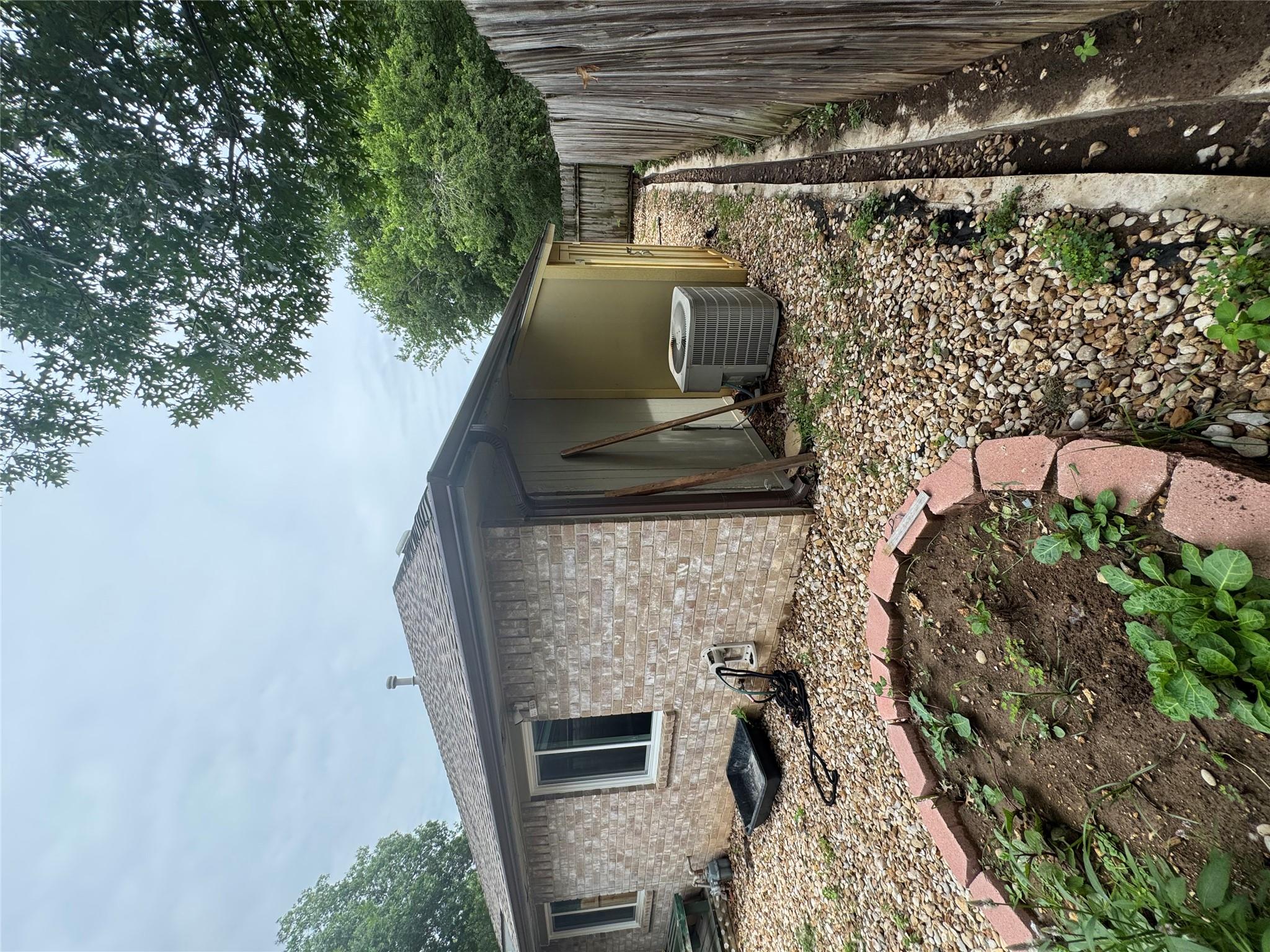 908 Saunders Dr Property Photo 5