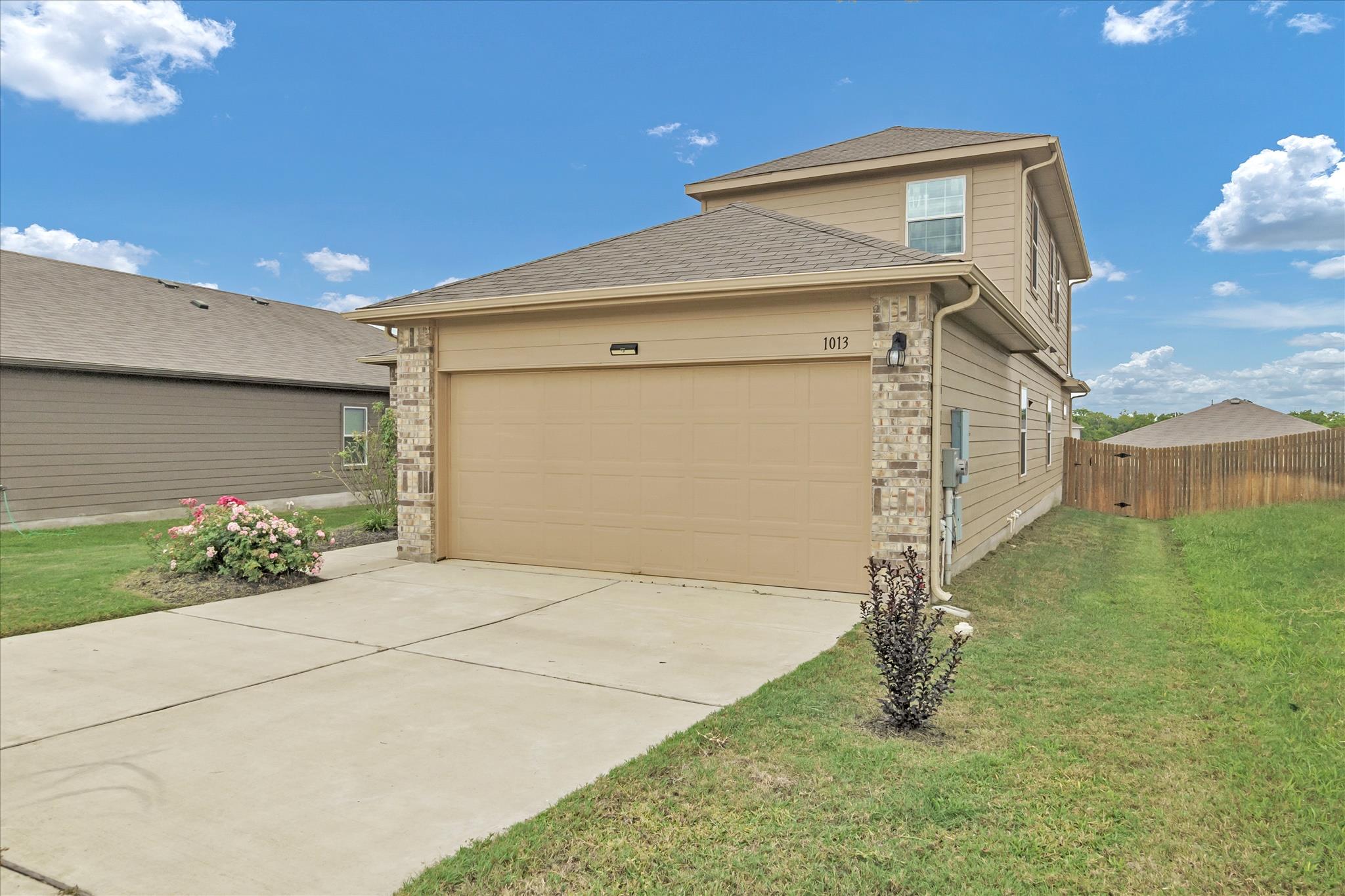 1013 Gaelic Dr Property Photo 2