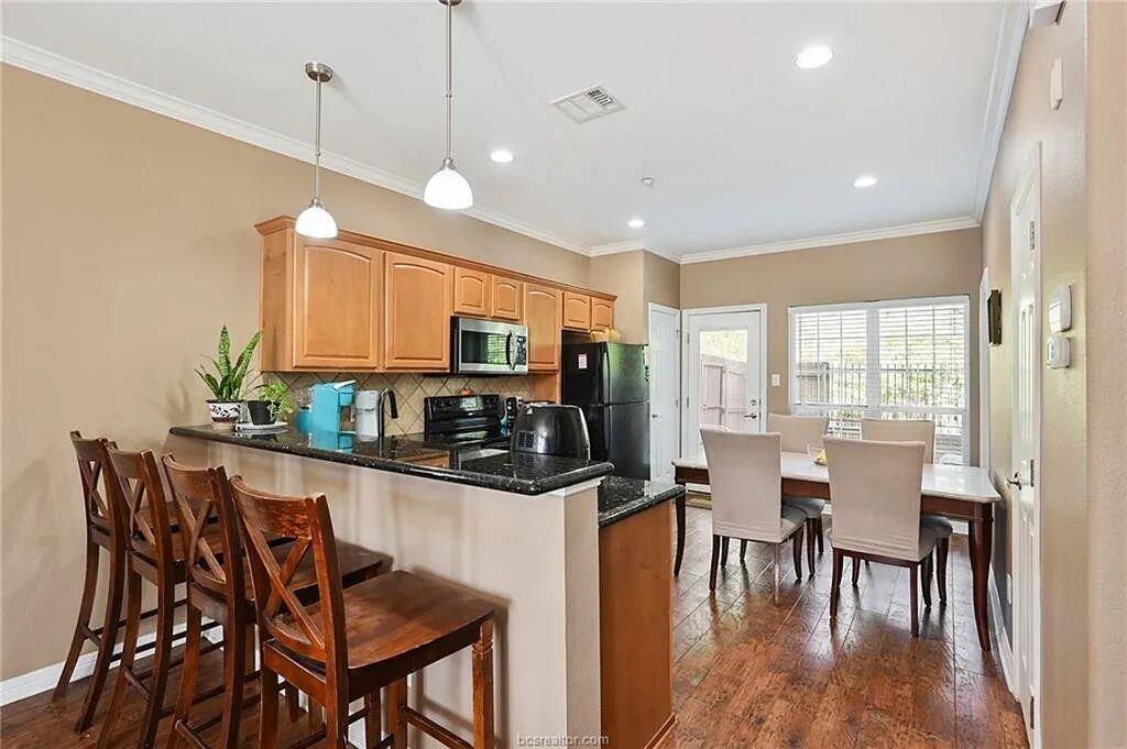305 Holleman Dr E #1406 Property Photo 10