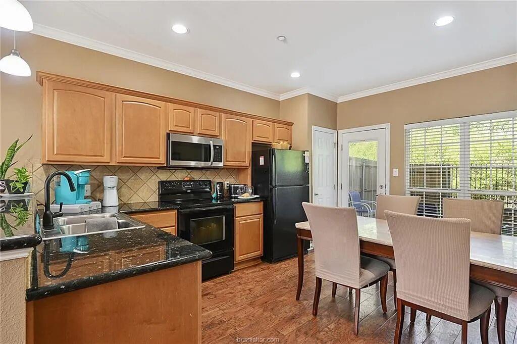 305 Holleman Dr E #1406 Property Photo 11