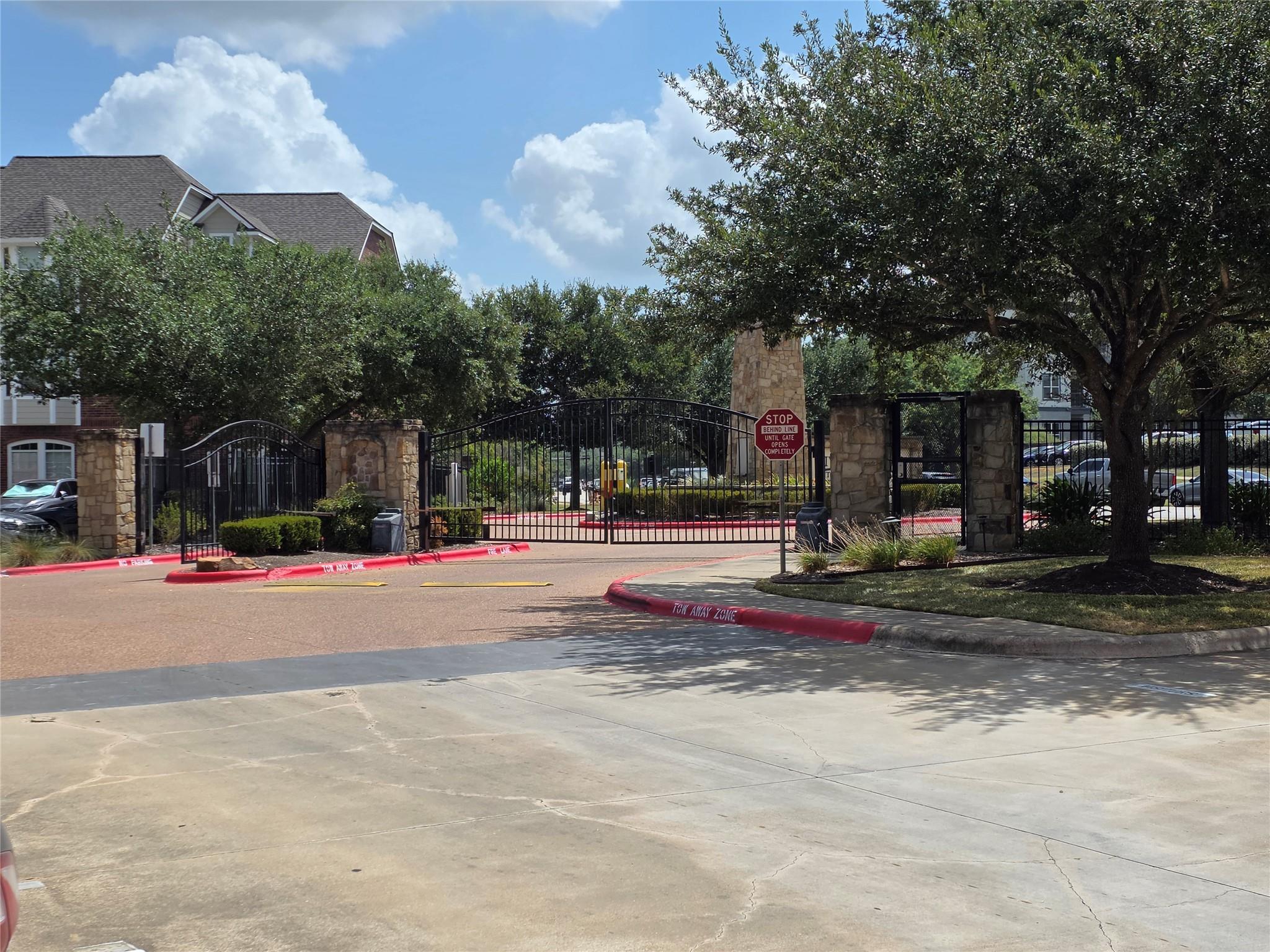 305 Holleman Dr E #1406 Property Photo 32